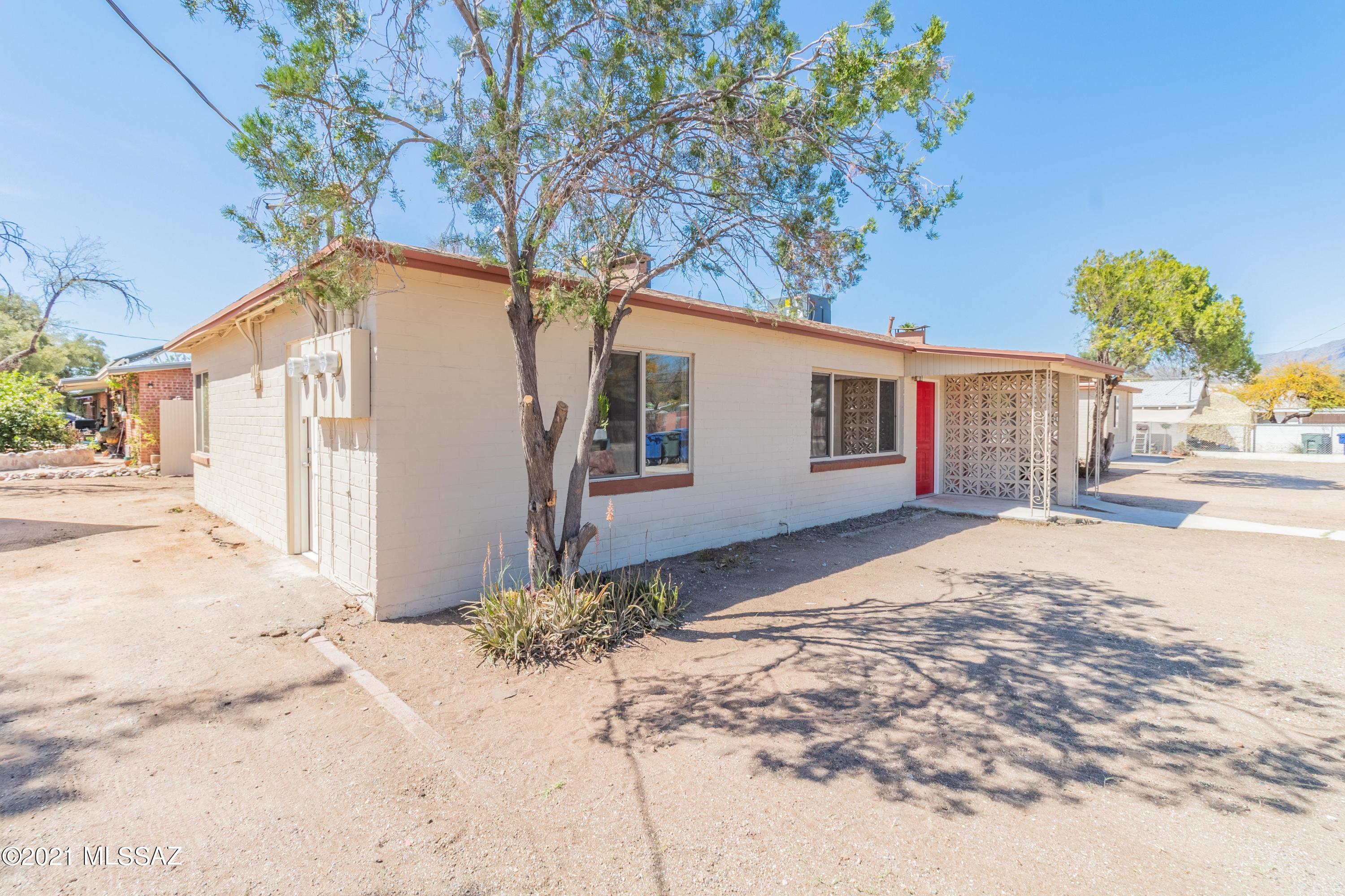 Move in Ready! Enjoy this beautiful studio with one bath. Unit that has been completely remodeled with its own washer & dryer hookup. Enjoy Tucson's gorgeous evenings in your generous sized backyard. Close to shopping and all Tucson has to offer, a must see! Make your showing appointment today!