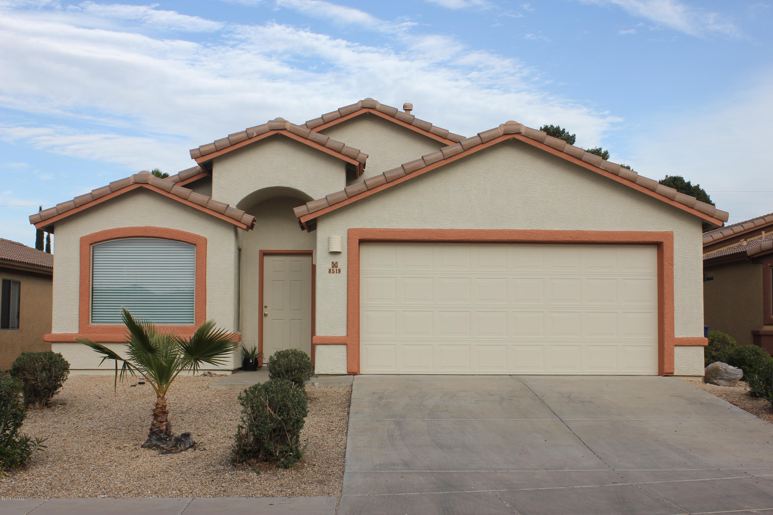 Don't miss this beautiful move-in ready home! located on the eastside of Tucson, this home is spacious and bright. The home features 4 bedrooms including a large master bedroom w/ walk-in closet. 2 full baths, kitchen, great spaces for entertaining, a backyard ready to be personalized to your desire and a 2-car garage.