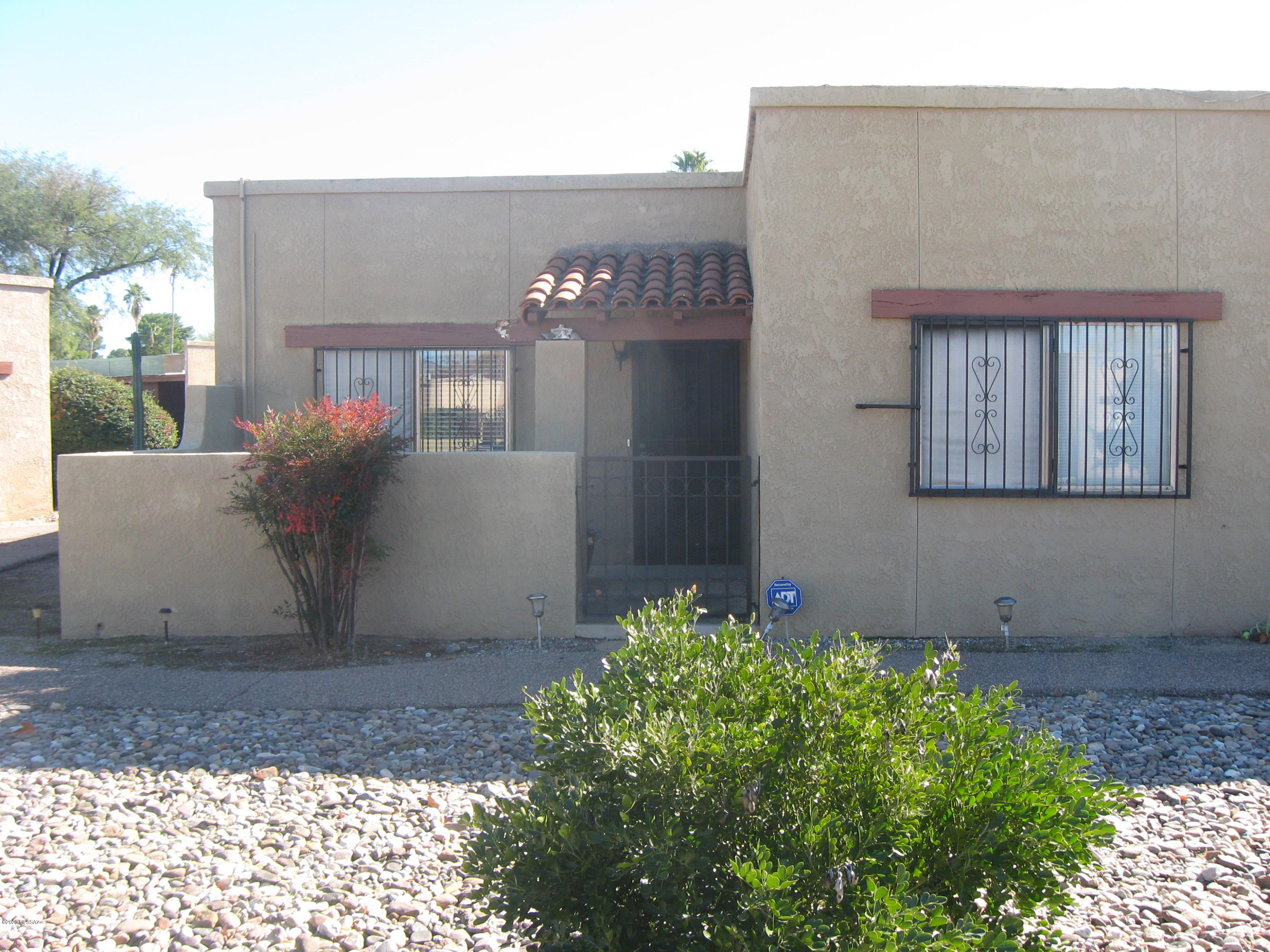 Cozy 2Br, 2Ba Town home in Spanish Meadows. End unit with convenient adjacent communal parking.
Vinyl laminate flooring, ceramic tile in kitchen and baths, wall-to-wall closets in master, cultured marble vanity and shower in hall bath, light oak cabinets in kitchen, wrought iron security on windows and doors, alarm system (not armed), plenty of storage space, covered patio, community pool. AC and Furnace are recent (approx 2 yrs). Additional storage attached to laundry room. HOA covers pest control, water & sewer costs, and comm pool.
