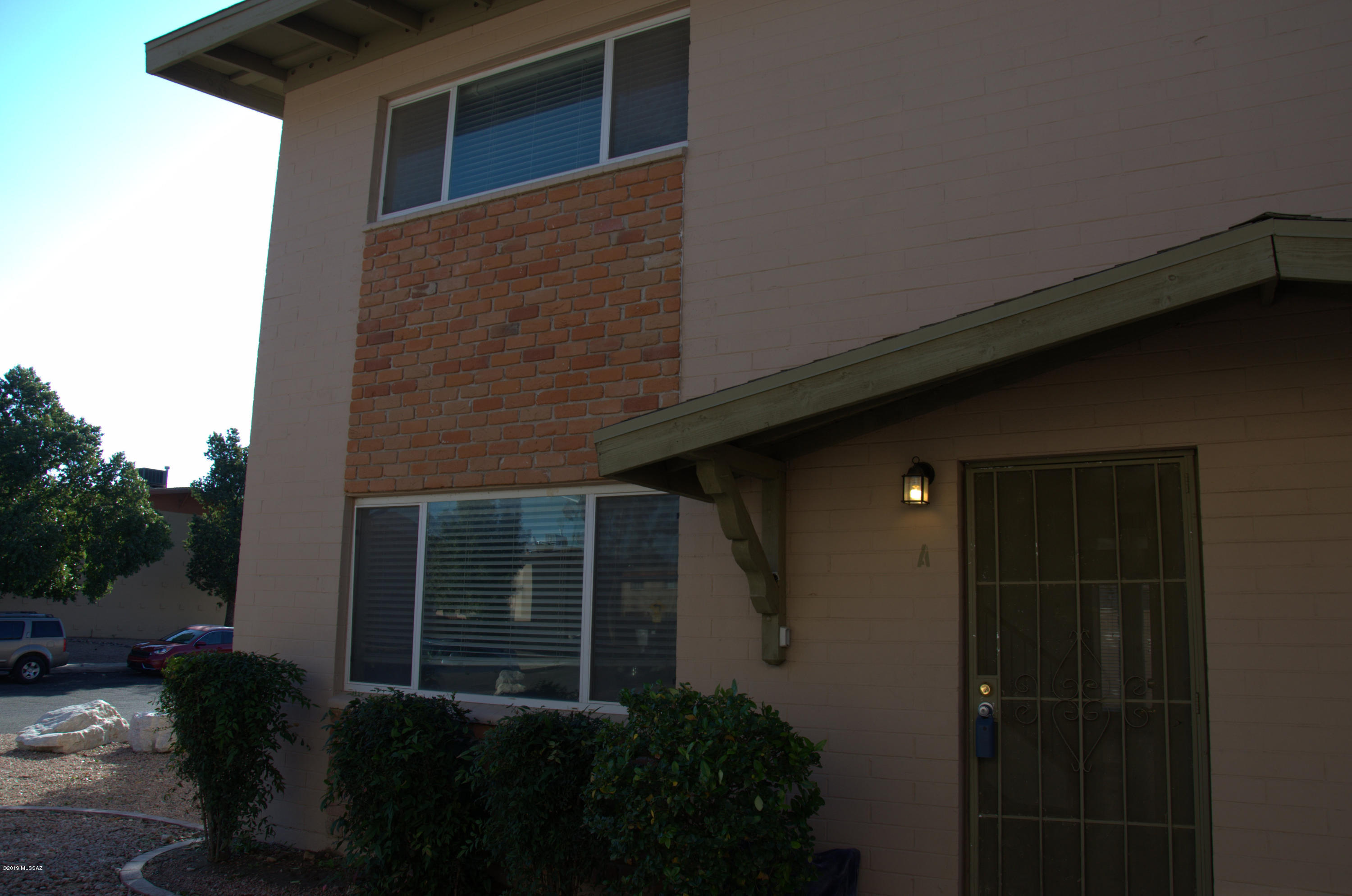 Affordable central living in this end unit condo that offers mountain views from master bedroom.  It is an excellent, low maintenance property with easy access to the University of Arizona and downtown. Spacious living room, large island kitchen, powder room, and laundry area on main level. Tile and new carpet throughout house. 3 bedrooms with a full bath and a walk-in closet in the master. Walled back courtyard perfect for BBQ and small garden. This wonderful community features a pool and clubhouse; structural insurance, exterior maintenance (including roof), trash & exterior pest control covered by the HOA.