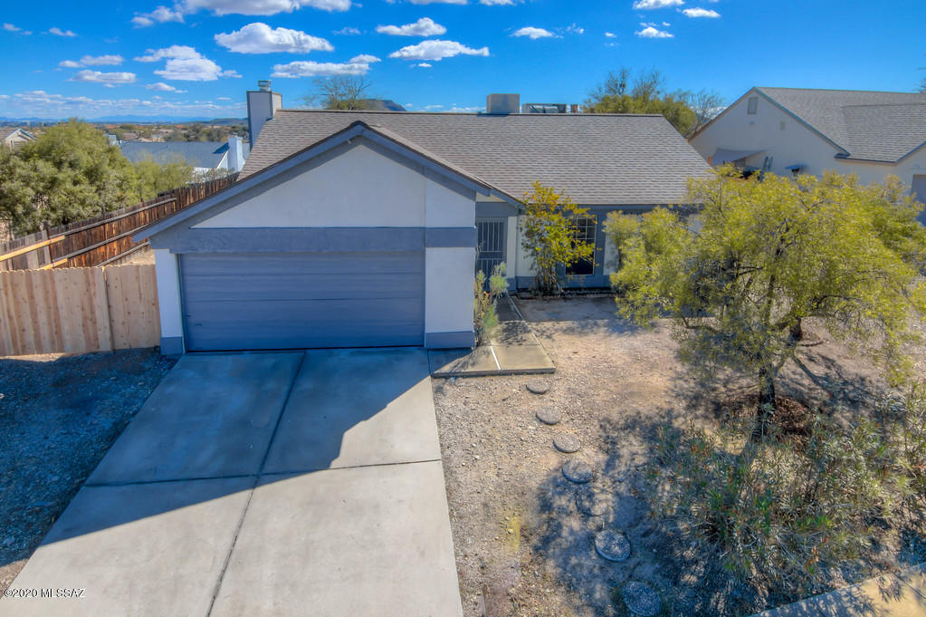 Newly renovated, charming home!
High ceilings with beautiful brick fireplace. Large backyard with covered back porch. Plenty of foliage and lots of potential for upgraded landscaping. Take a night drive and see pretty city views from this elevated neighborhood, city lights from the front yard and mountain views from the back. Close to everything (I10, Downtown, UofA), but with remote, private type setting. Brand new stove/dishwasher (all appliances stay with home). Fresh paint inside and out, new kitchen counter tops, double-sink and stained cabinets. Poly pipes removed and replaced with new piping. No HOA fees, yet the neighborhood is wonderfully maintained. Saddlewood Ranch homes in this price range are rare gems