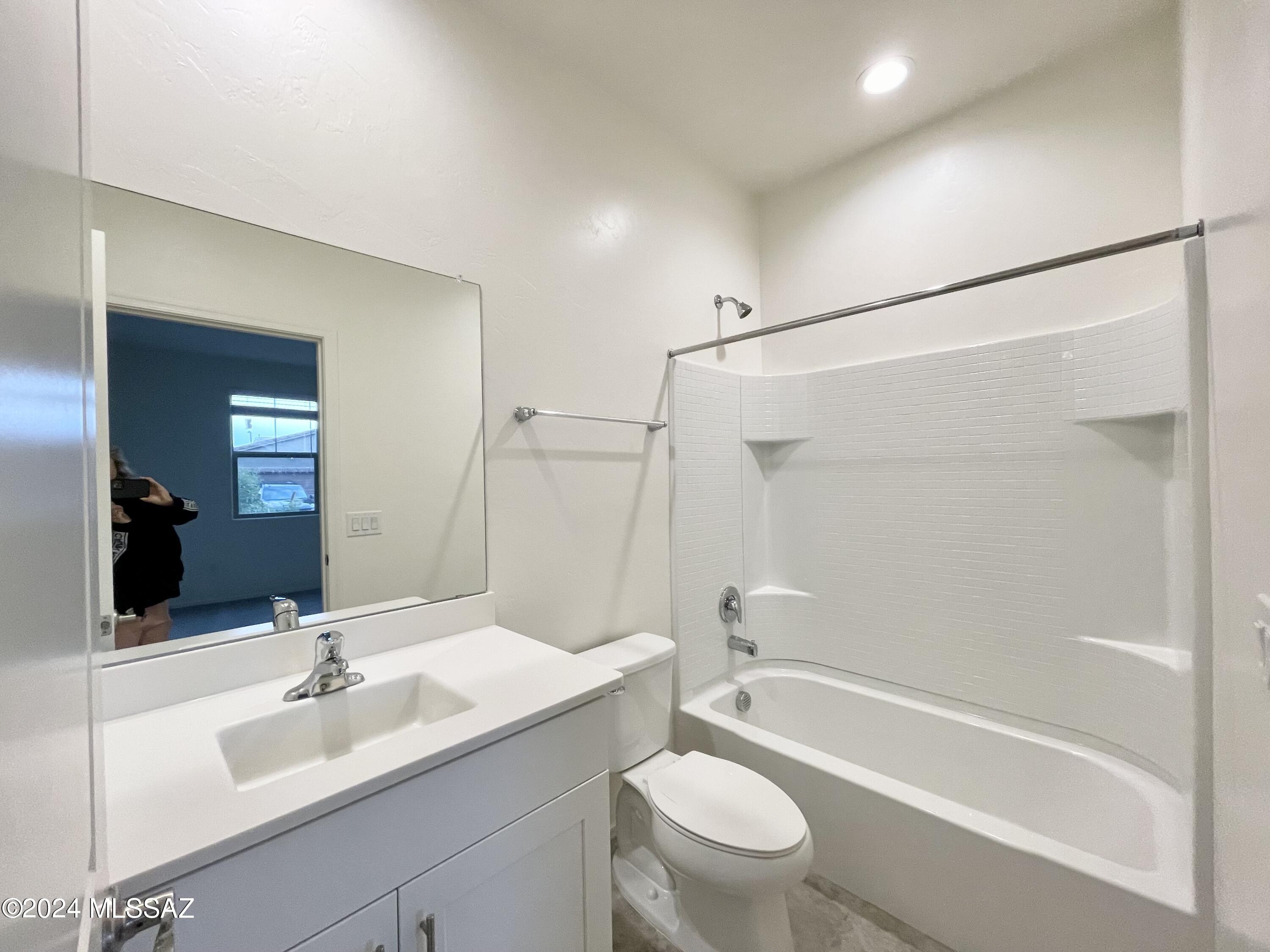 La Estancia De Tucson (1-330) - Residential Lease