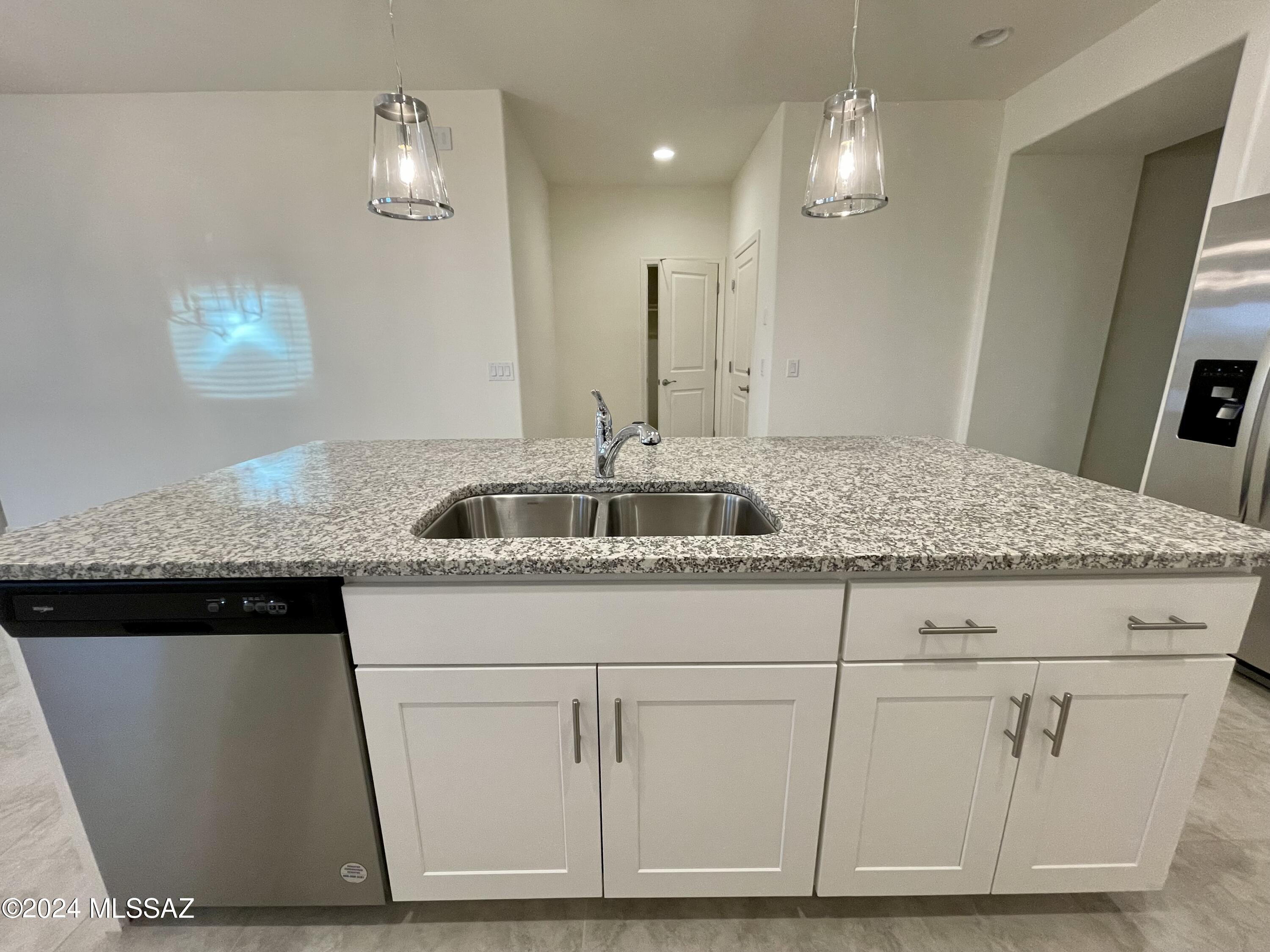 La Estancia De Tucson (1-330) - Residential Lease