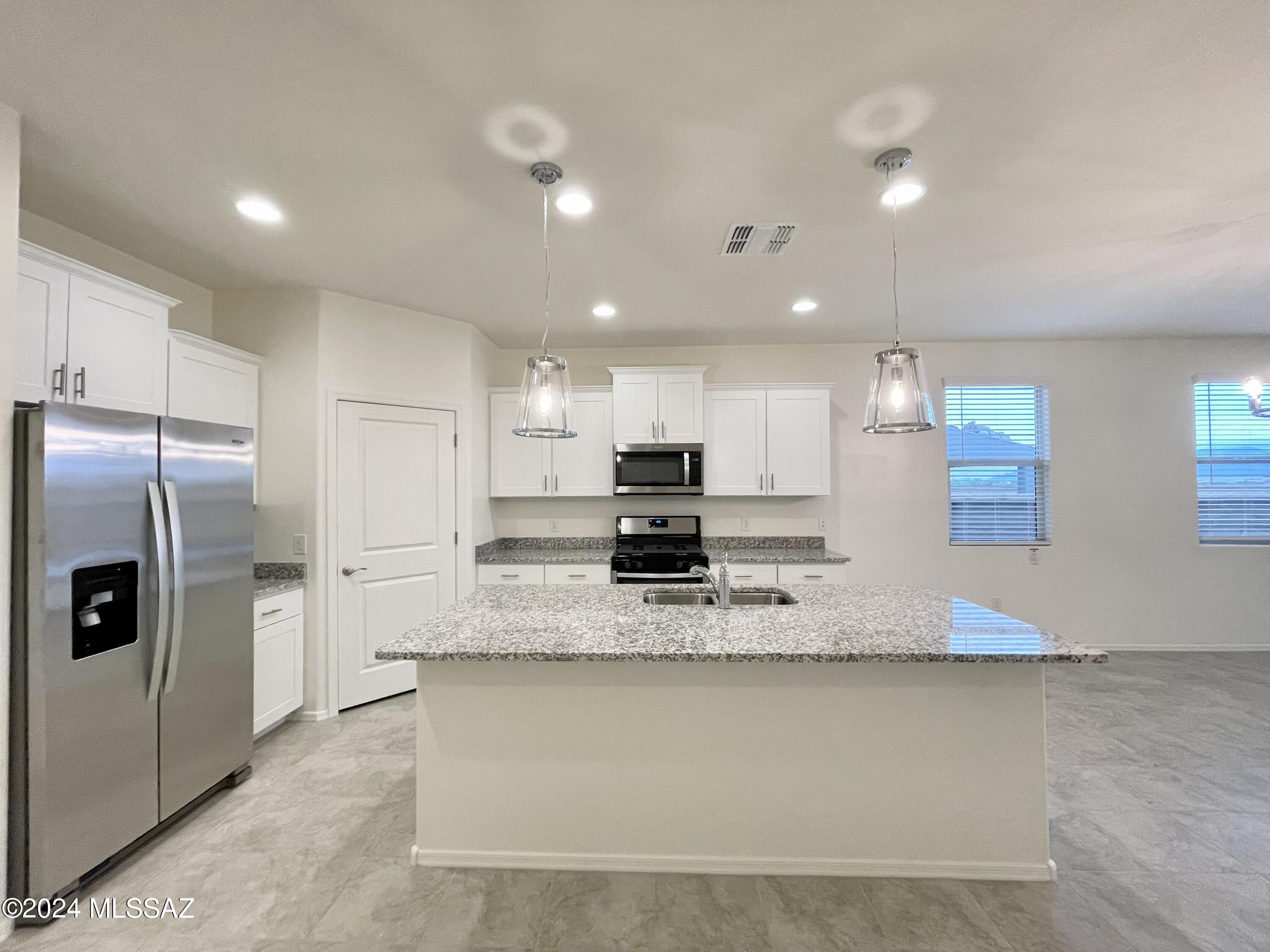 La Estancia De Tucson (1-330) - Residential Lease