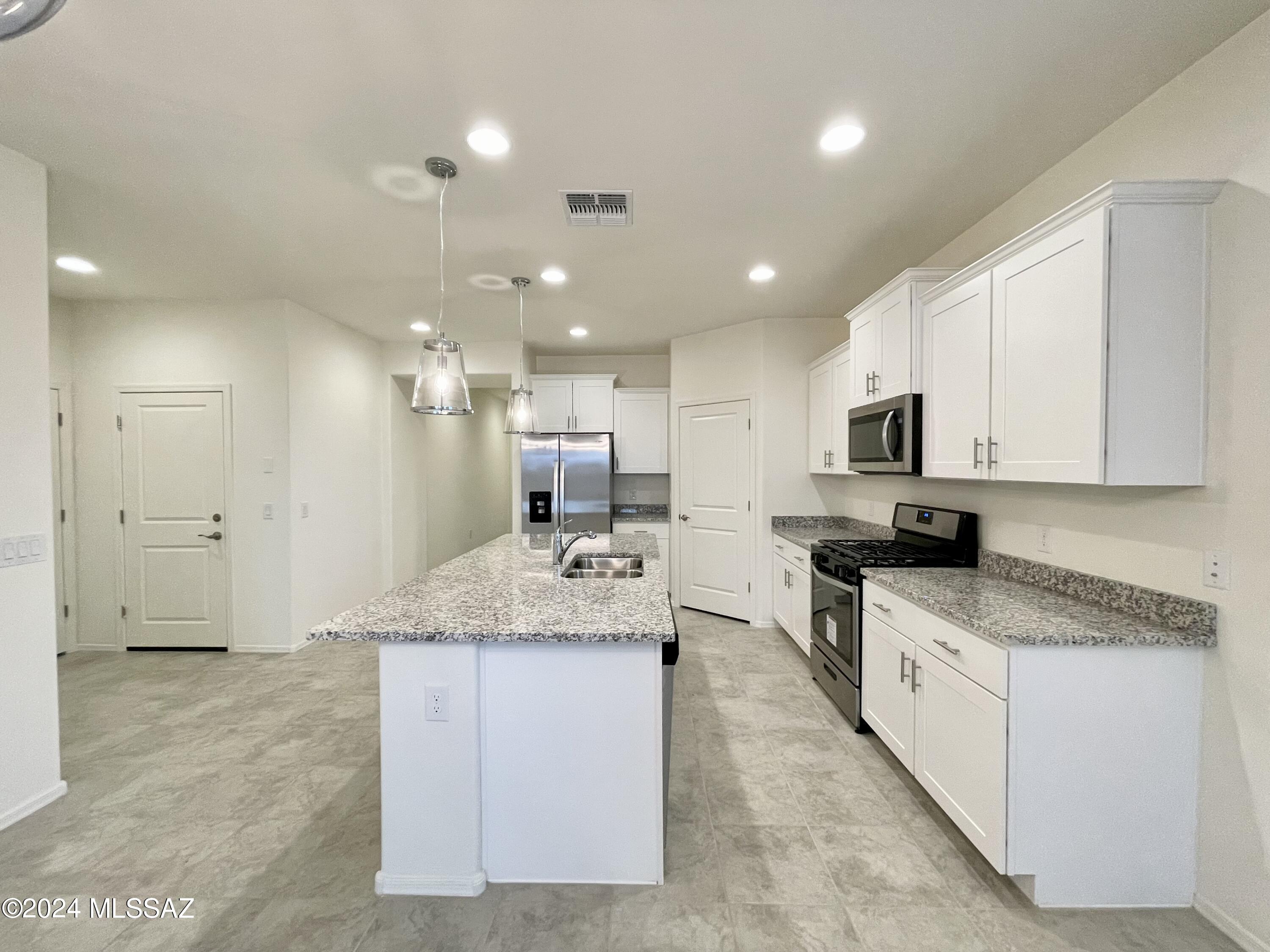 La Estancia De Tucson (1-330) - Residential Lease