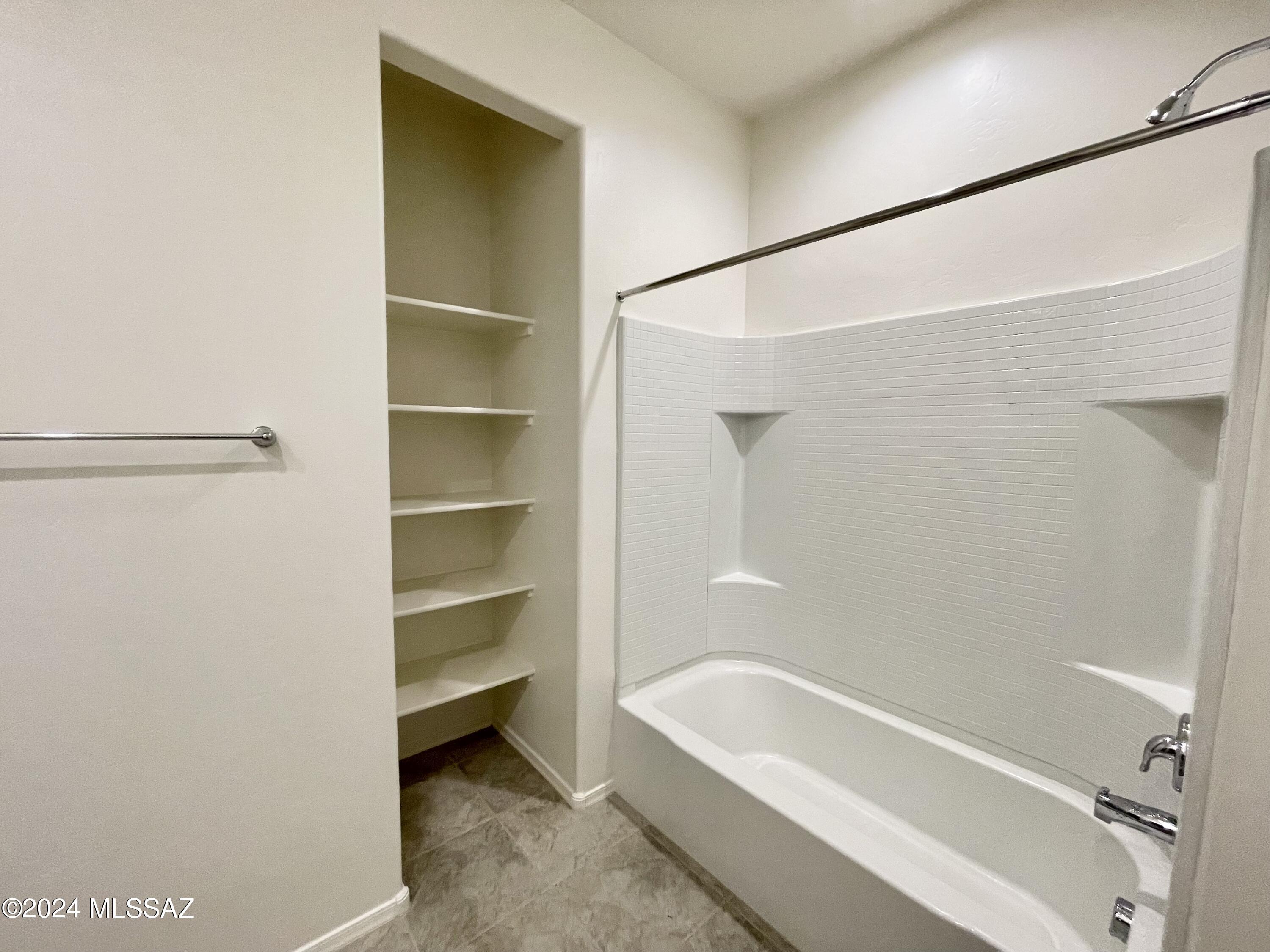 La Estancia De Tucson (1-330) - Residential Lease