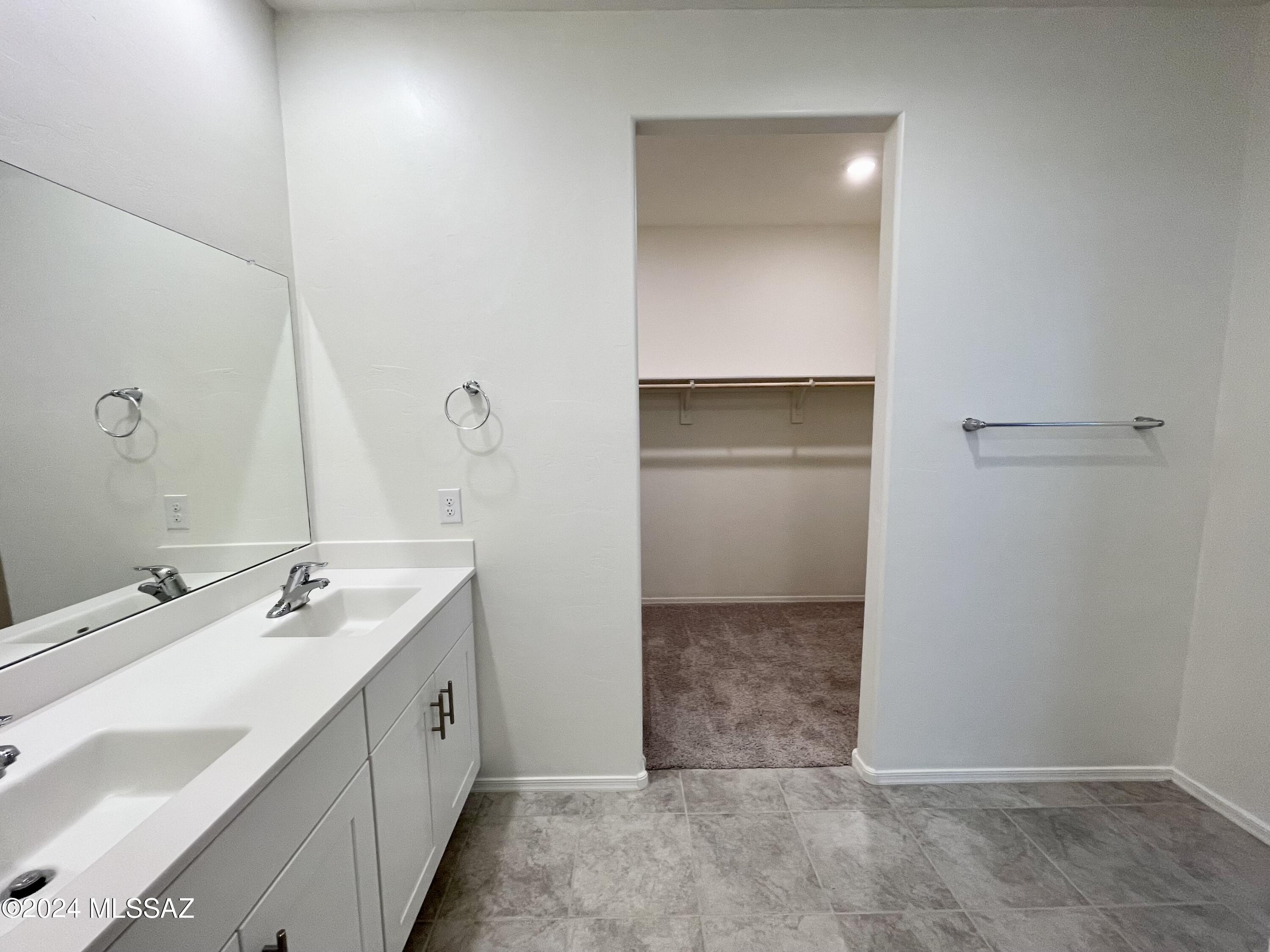 La Estancia De Tucson (1-330) - Residential Lease
