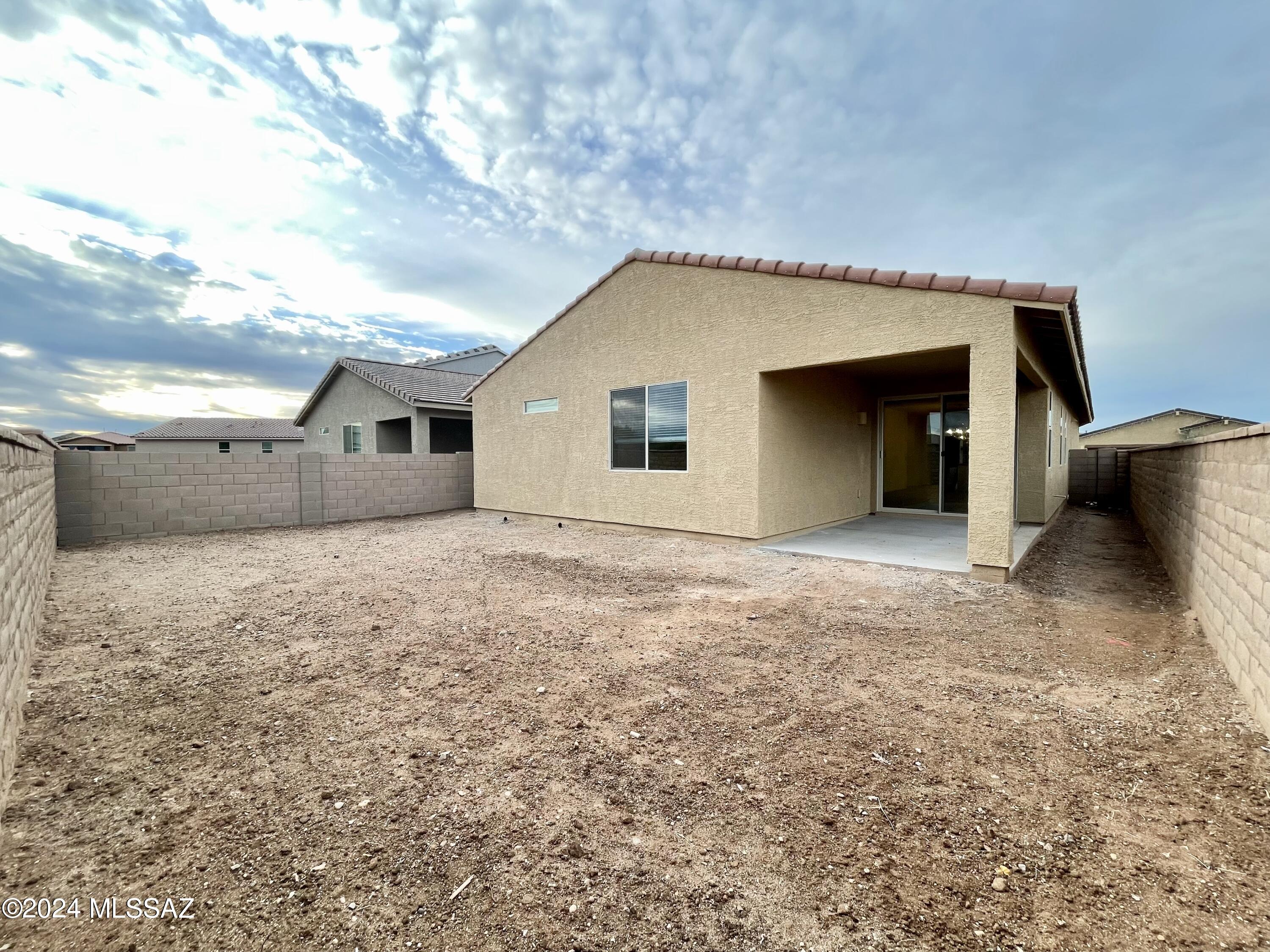 La Estancia De Tucson (1-330) - Residential Lease