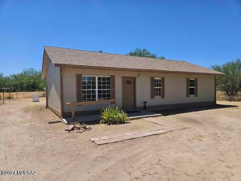 Nicely remodeled home with new floors, bathrooms, kitchen, appliances, HVAC system, and interior and exterior paint. The kitchen counters are granite and the updated master bathroom has custom tile shower. The home features 3 bedrooms and 2 bathrooms on a 1/4 acre lot. Easy commute to Benson. This home will not last long. Call now for your private tour.
