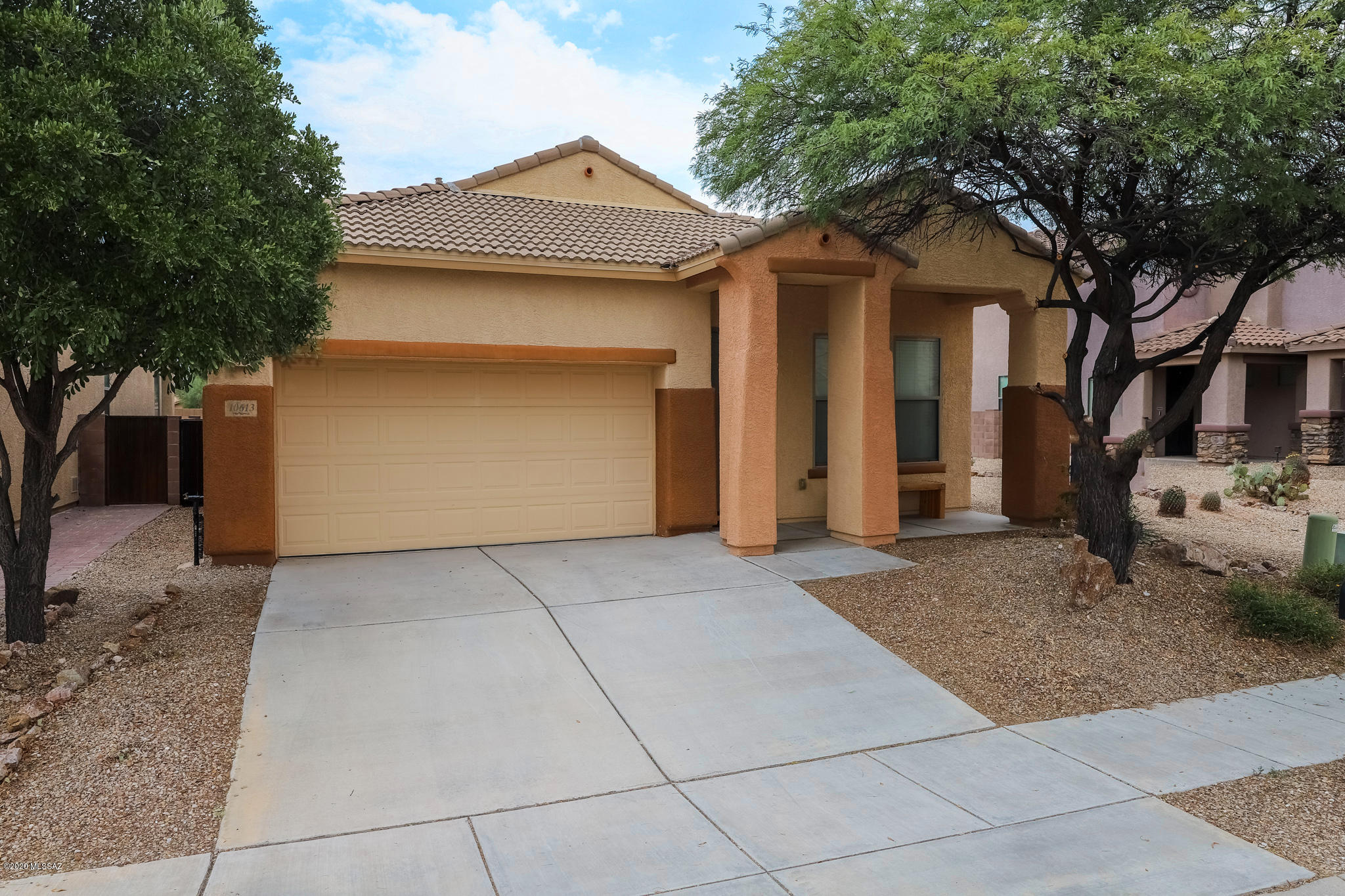 Beautiful single-story home in the Vail school district.  Enjoy the gorgeous views of the Rincon mountains in this small, peaceful neighborhood with neighbors only on one side. New AC system (Jan 2019) covered by warranty.  Fresh paint throughout the interior.  New high efficiency dual flush toilets.  Brand new stainless steel appliances and granite counter tops in the kitchen.  Huge walk-in closet in the master. The 10' ceilings make this home feel open and spacious.
