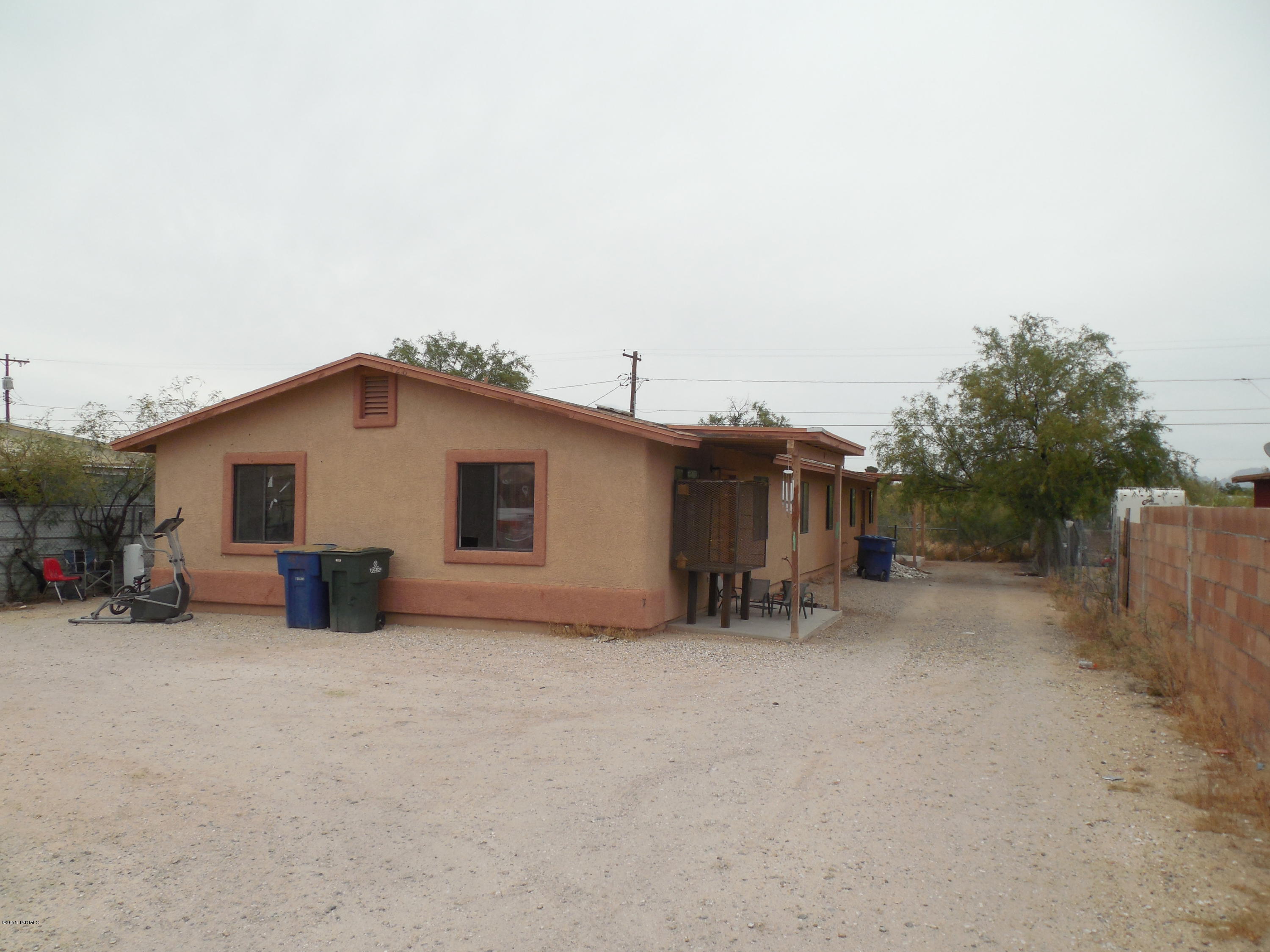 This property makes a great investment as both units are separately metered for gas, waster, and electric. Both units have AC. Both units are easy to maintain. Currently, #1 is rented to a long term Sect 8 tenant and unit #2 is vacant until rented, we should get approx $800 for this unit. While #2 is vacant it makes a great owner-occupant opportunity for an FHA buyer to purchase and have the tenant in #2 basically paying the bills.