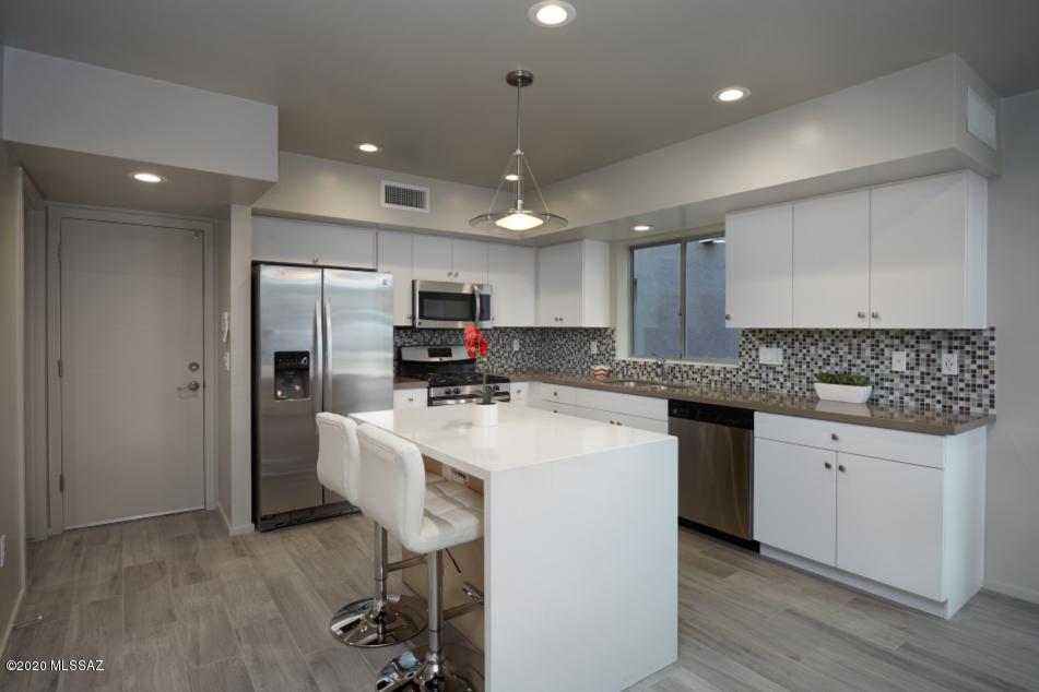 Camino Modern SQ20180120608 - Residential