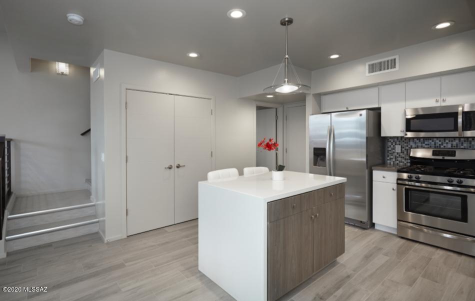 Camino Modern SQ20180120608 - Residential