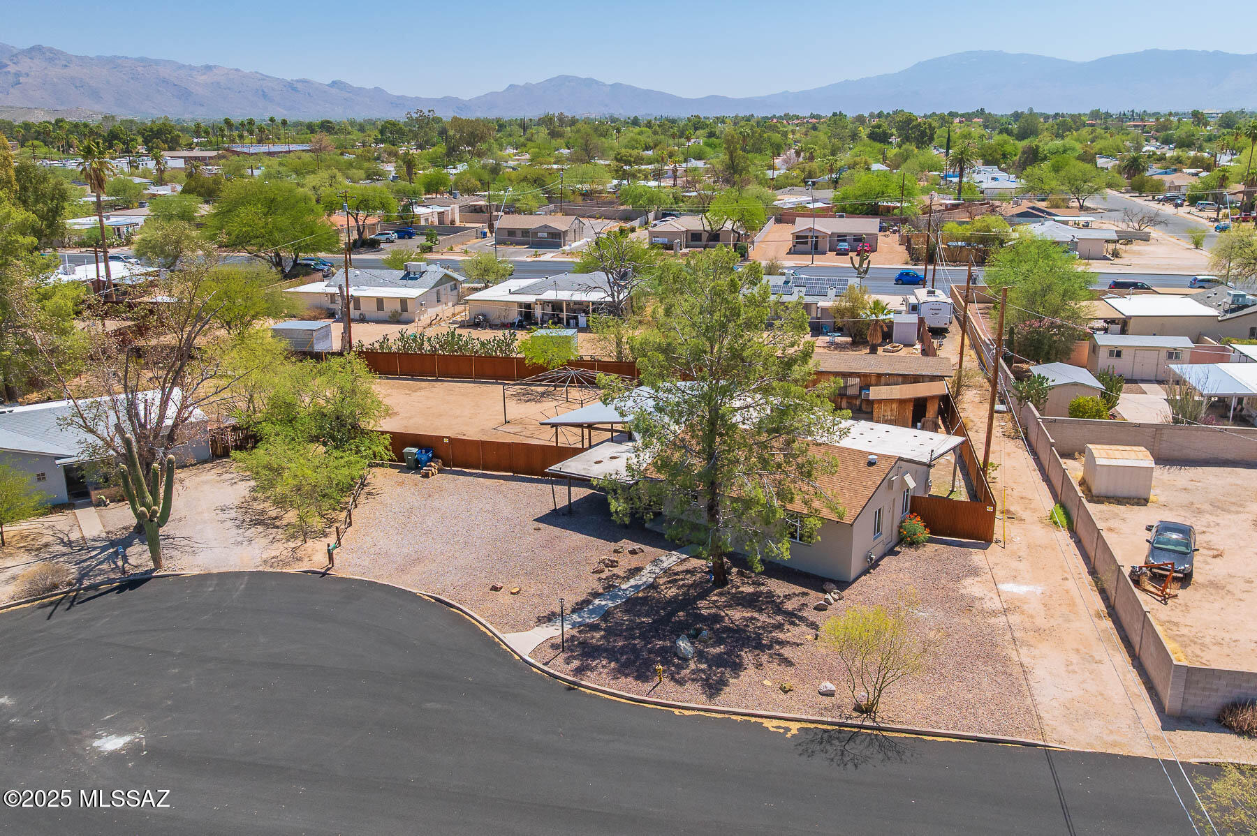 Absolute MUST see! Completely upgraded  and move in ready! 1/3 acre lot on a newly paved cul de sac. Kitchen with abundant cabinetry, Quartz counters and all NEW Stainless Steel appliances. Large windows throughout allows for a glow of natural light. ! Spacious living and dining areas.
Massive corner lot in Central Tucson. Close to all amenities.  Back yard is fenced with Steel. Two large gates for easy accessibility. Schedule your tour today!