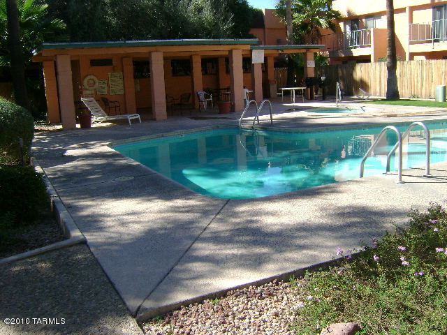 Villa Paraiso (1-67) - Residential Lease