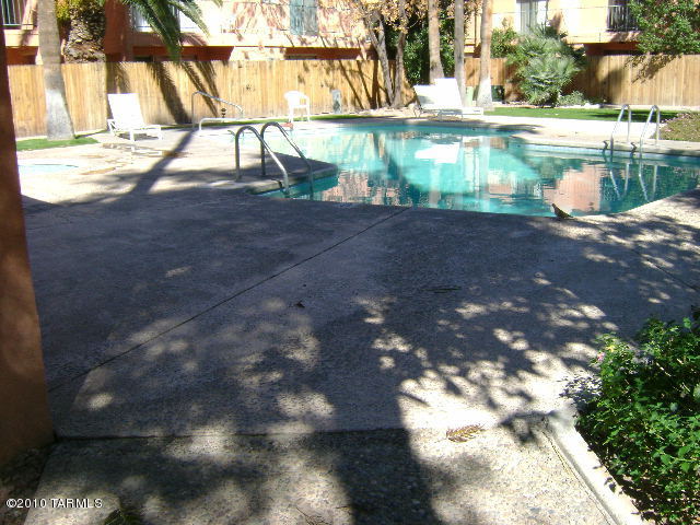 Villa Paraiso (1-67) - Residential Lease