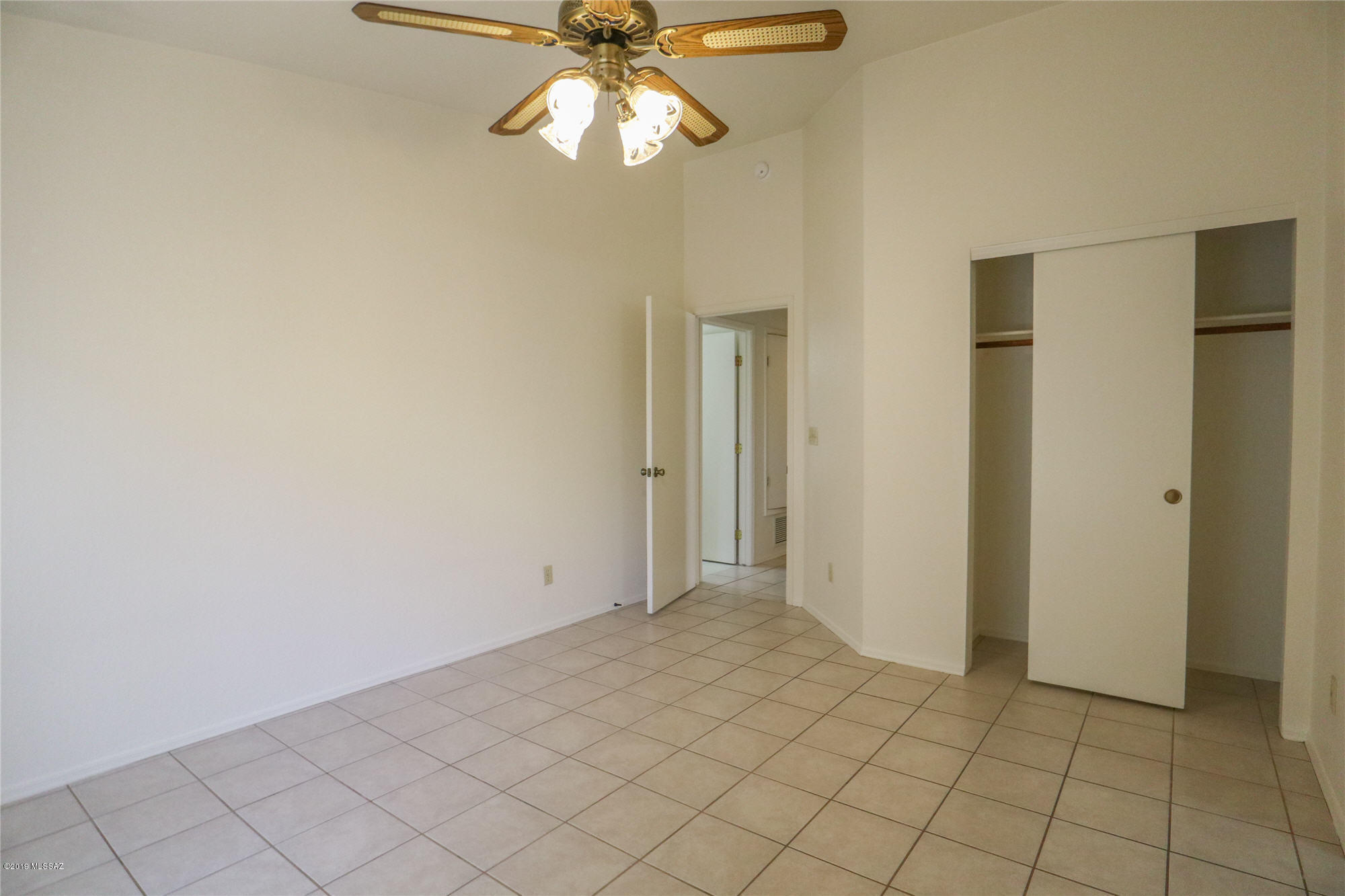 Country Club(1-221) - Residential Lease