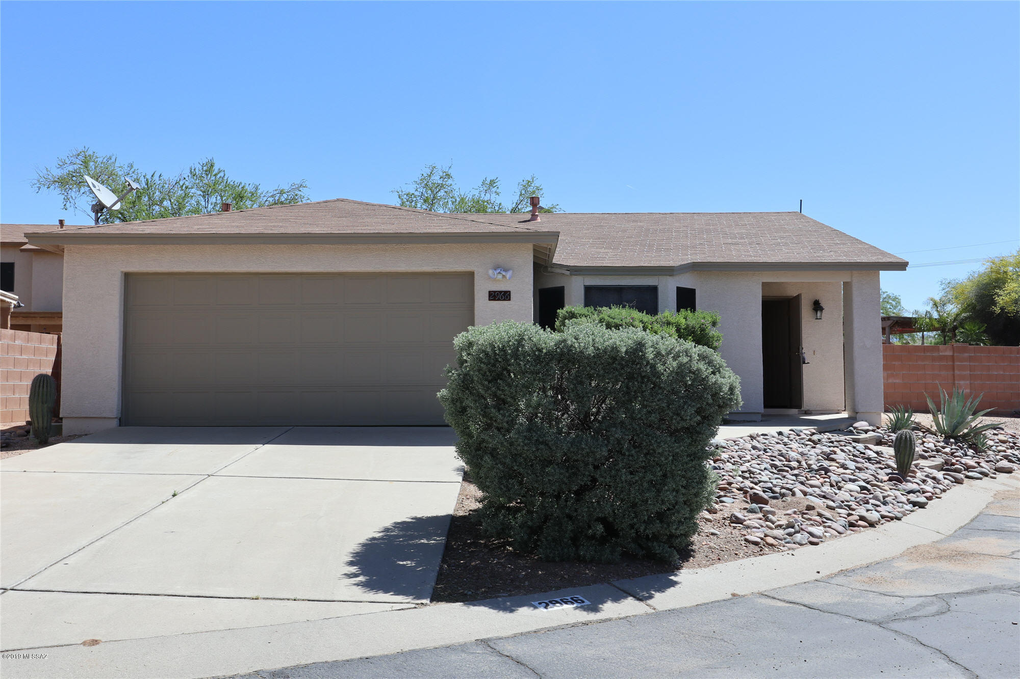 Country Club(1-221) - Residential Lease