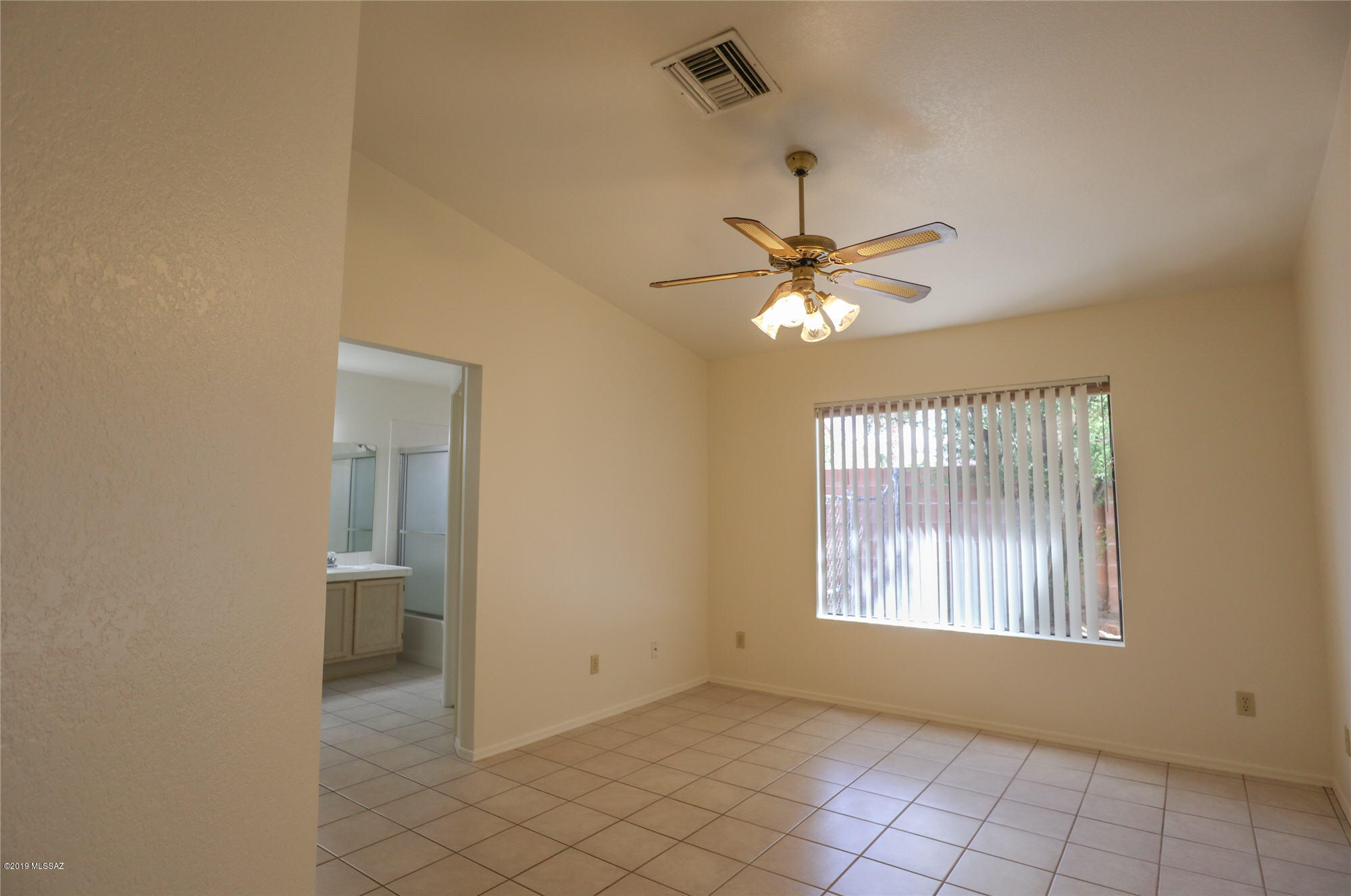 Country Club(1-221) - Residential Lease