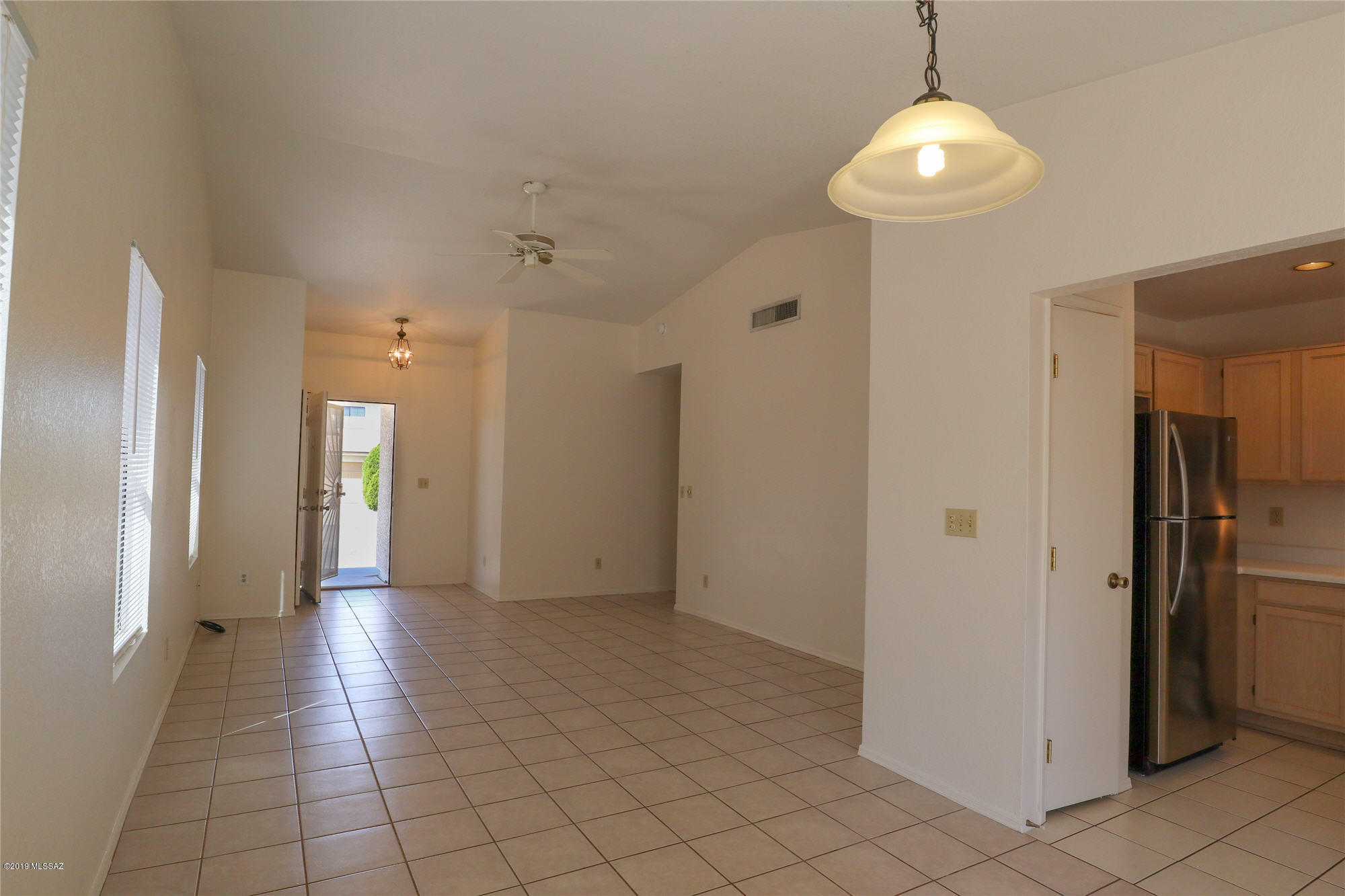 Country Club(1-221) - Residential Lease