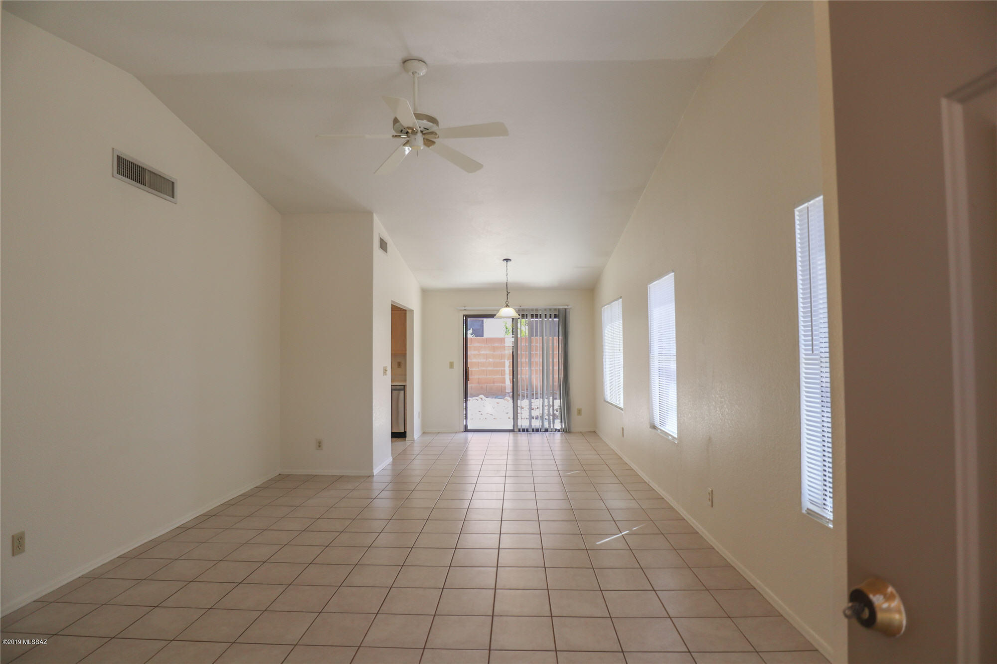 Country Club(1-221) - Residential Lease