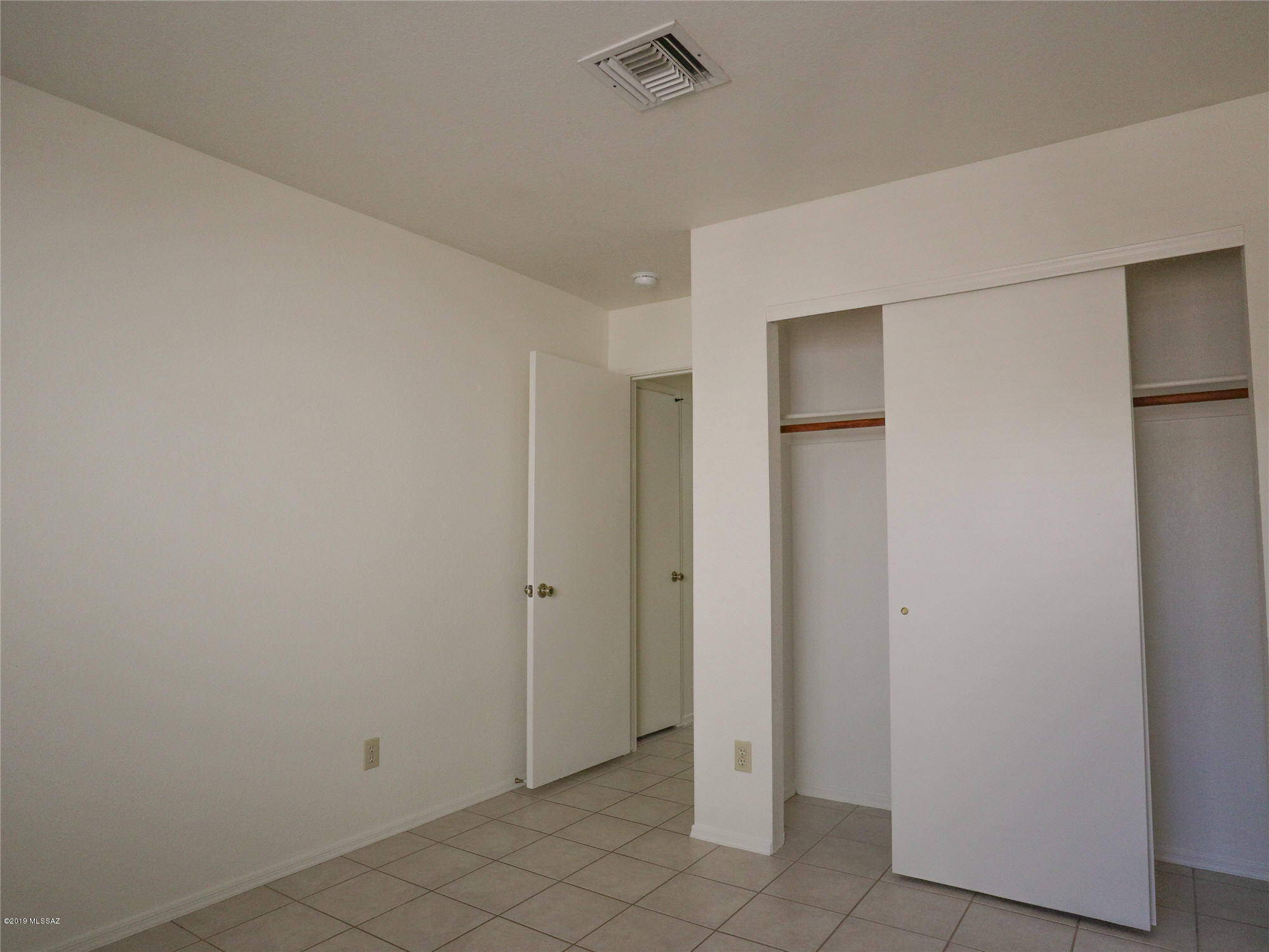 Country Club(1-221) - Residential Lease