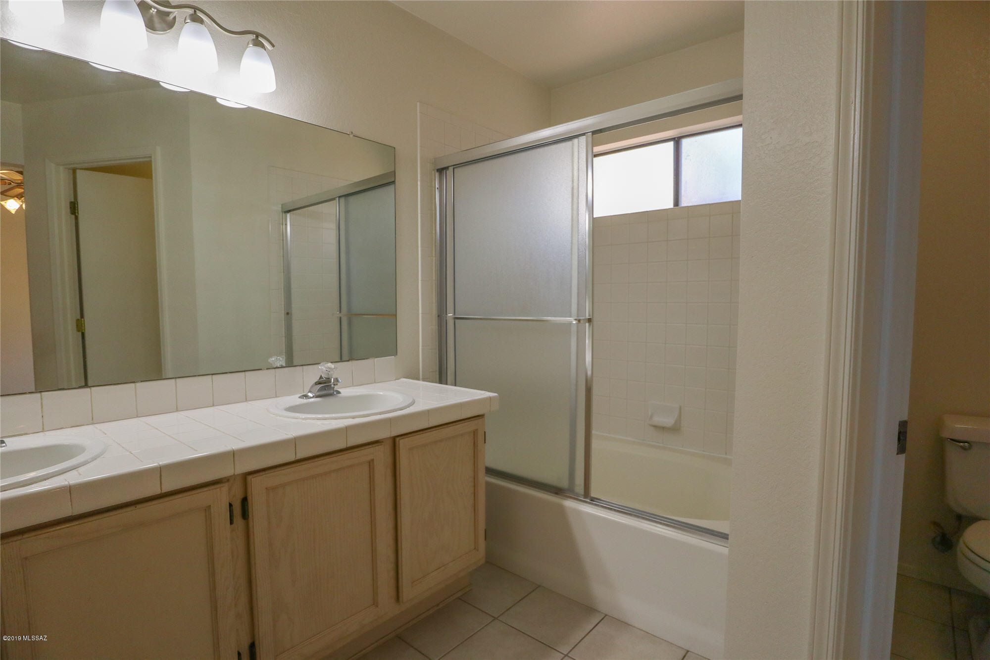 Country Club(1-221) - Residential Lease