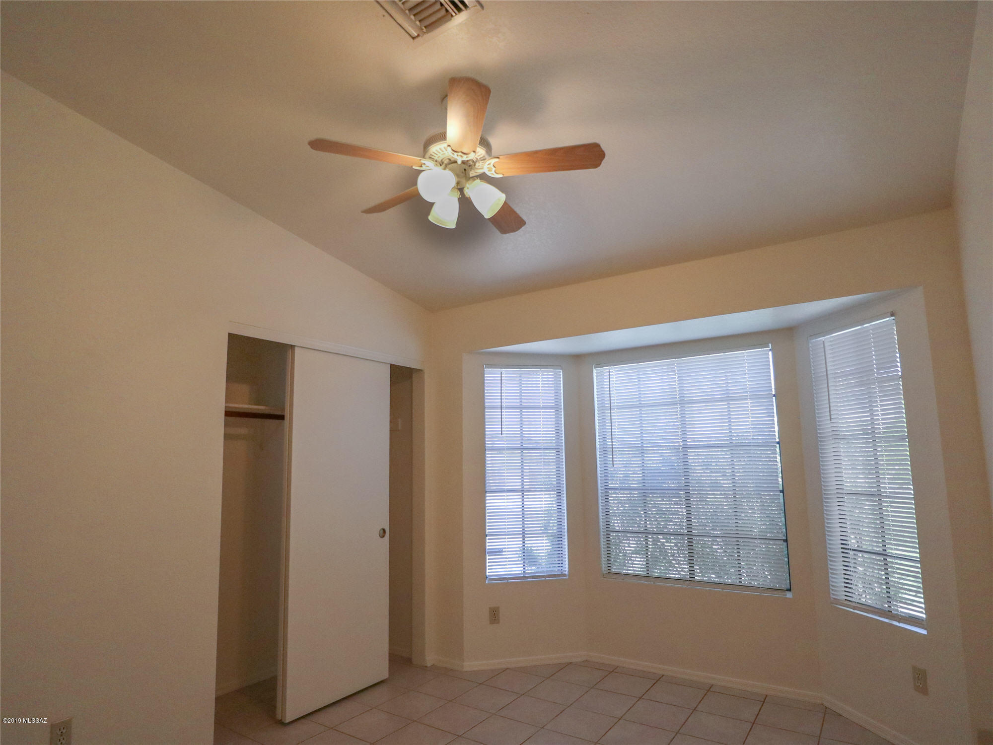 Country Club(1-221) - Residential Lease