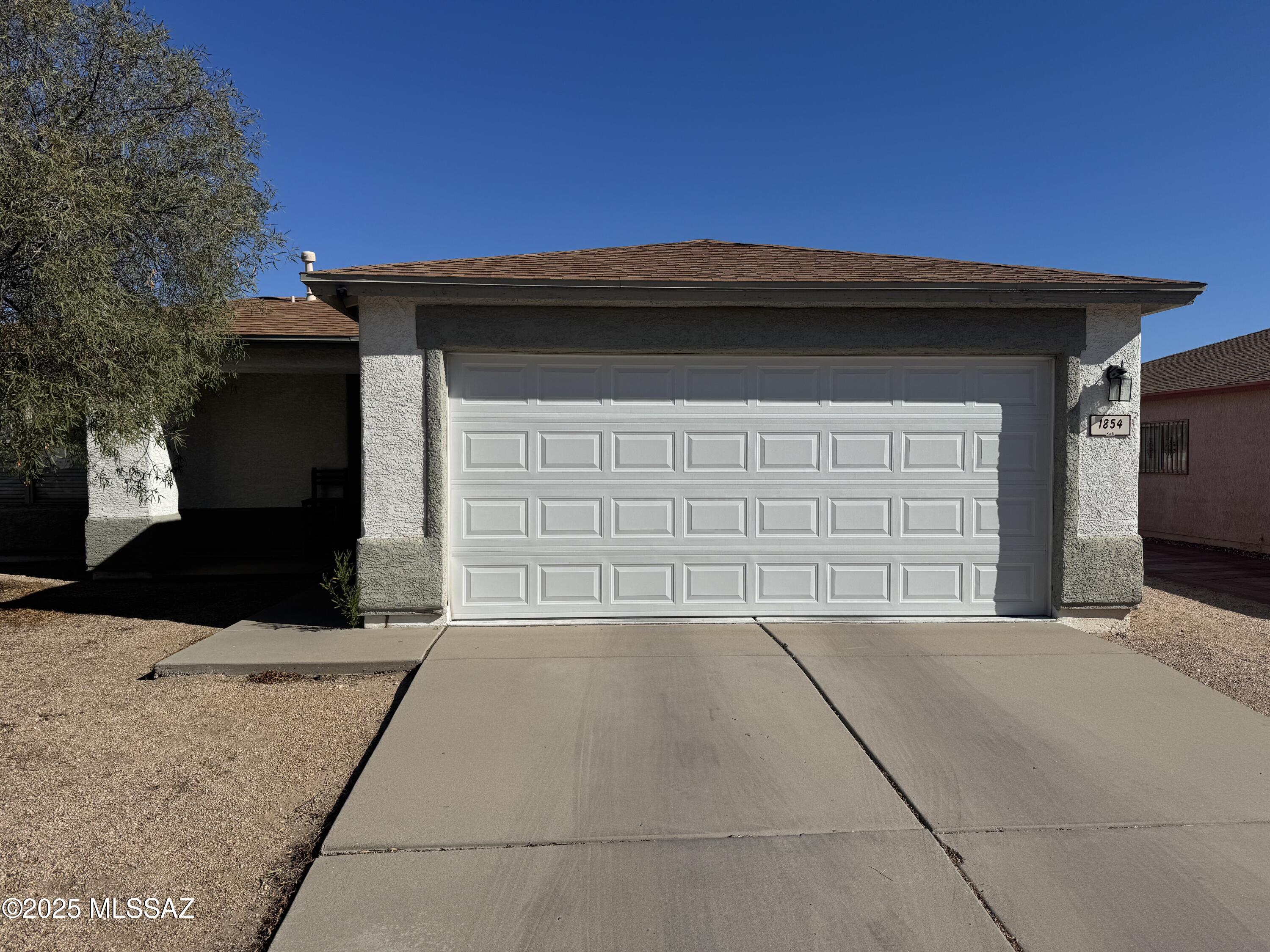 Don't miss this clean 3 bed 2 bath house with open living space and large, open, outdoor space through French doors. The eat-in kitchen features all appliances, a convenient island and a pantry closet. Nice sized bedrooms. Guest bath has a tub/shower combo. Updated kitchen. Outdoor space includes a covered patio, and easy care back yard. This home is located near the Loop and Santa Cruz River Bikeway and is only 6 minutes by car to shopping, dining, grocery and a movie theater.