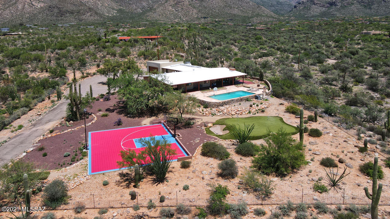 Beautiful home in sought-after Cobo Catalina Foothills.
The home is 3,122 square feet with 4 bedrooms  3 baths and office. Home built in 1959 on 4.85 acres.The home has been updated. Beautiful up scale kitchen. Two car garage. The back yard is beautiful and perfect for a family, pool,putting green and sports court.
City and Mountain views are spectacular.  
Horses are allowed, but can not be boarded.