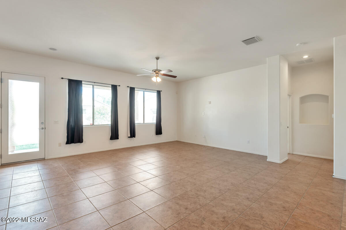 Valencia Reserve South (1-315) - Residential Lease