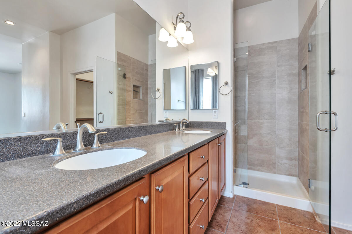 Valencia Reserve South (1-315) - Residential Lease