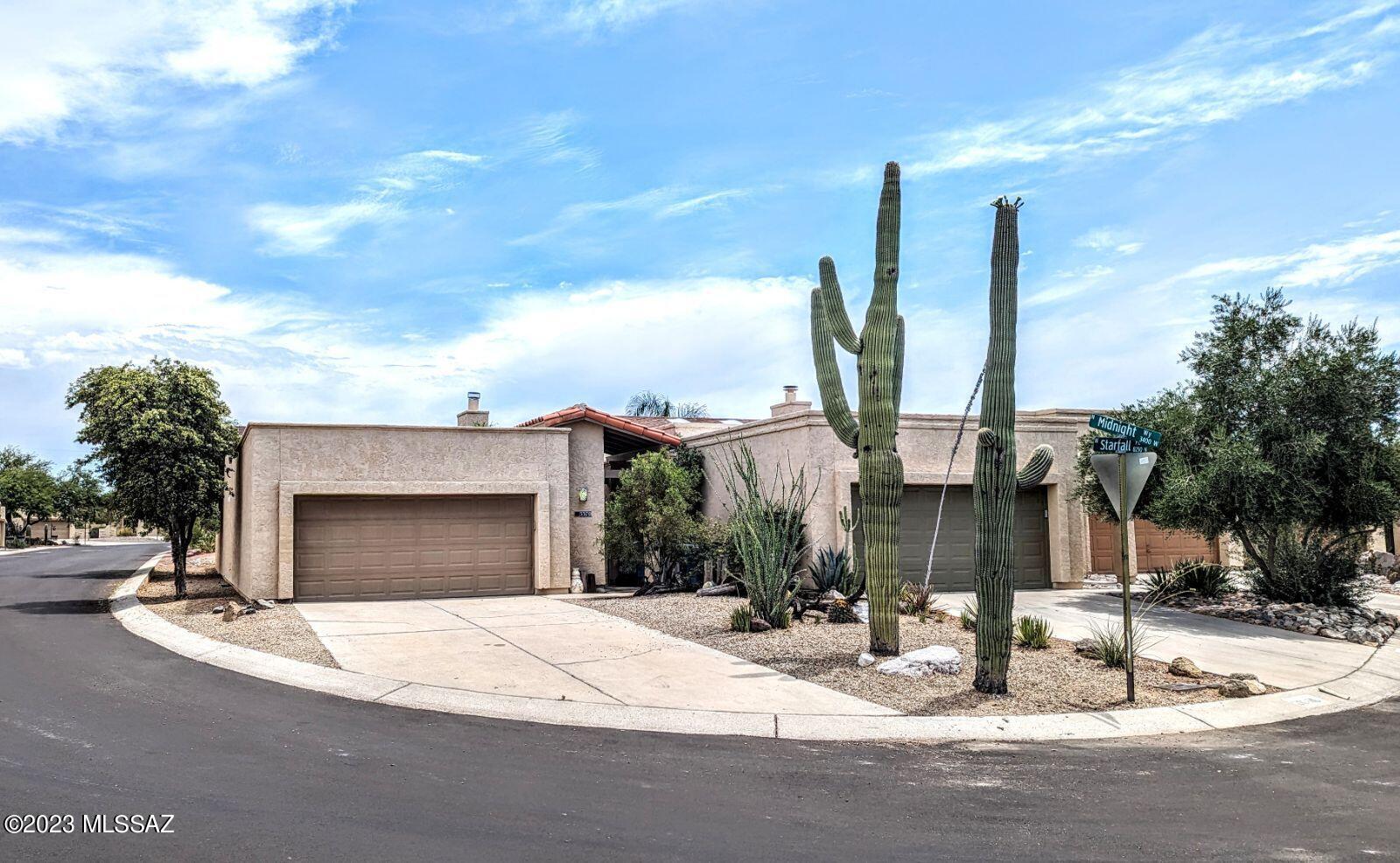 Stunning detached patio home. Tile and laminate floors throughout, soaring ceilings, split floor plan, 2 car garage, granite back splash, granite counters, pot filler over stove, Lovely garden, very private and fully detached!

Seller and listing agent are related. Seller is licensed real estate broker in Arizona.
