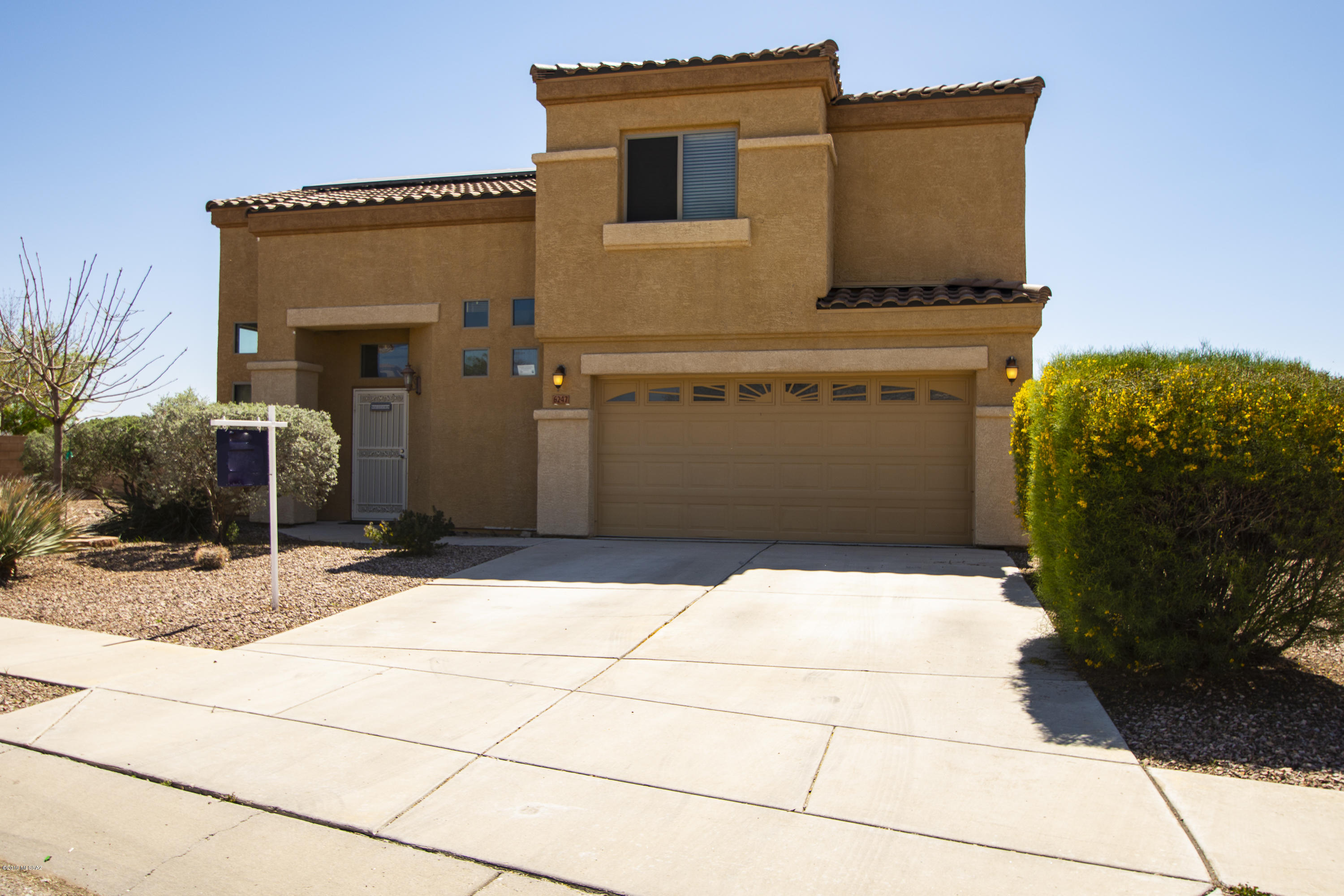 FANTASTIC PRICE for this home This large 2 Story has room to grow  this 4 bedroom, 2.5 bath is a great location. Has a loft for kids to play their games. 
Large yard.
Home is ready for a new owner and your touches.