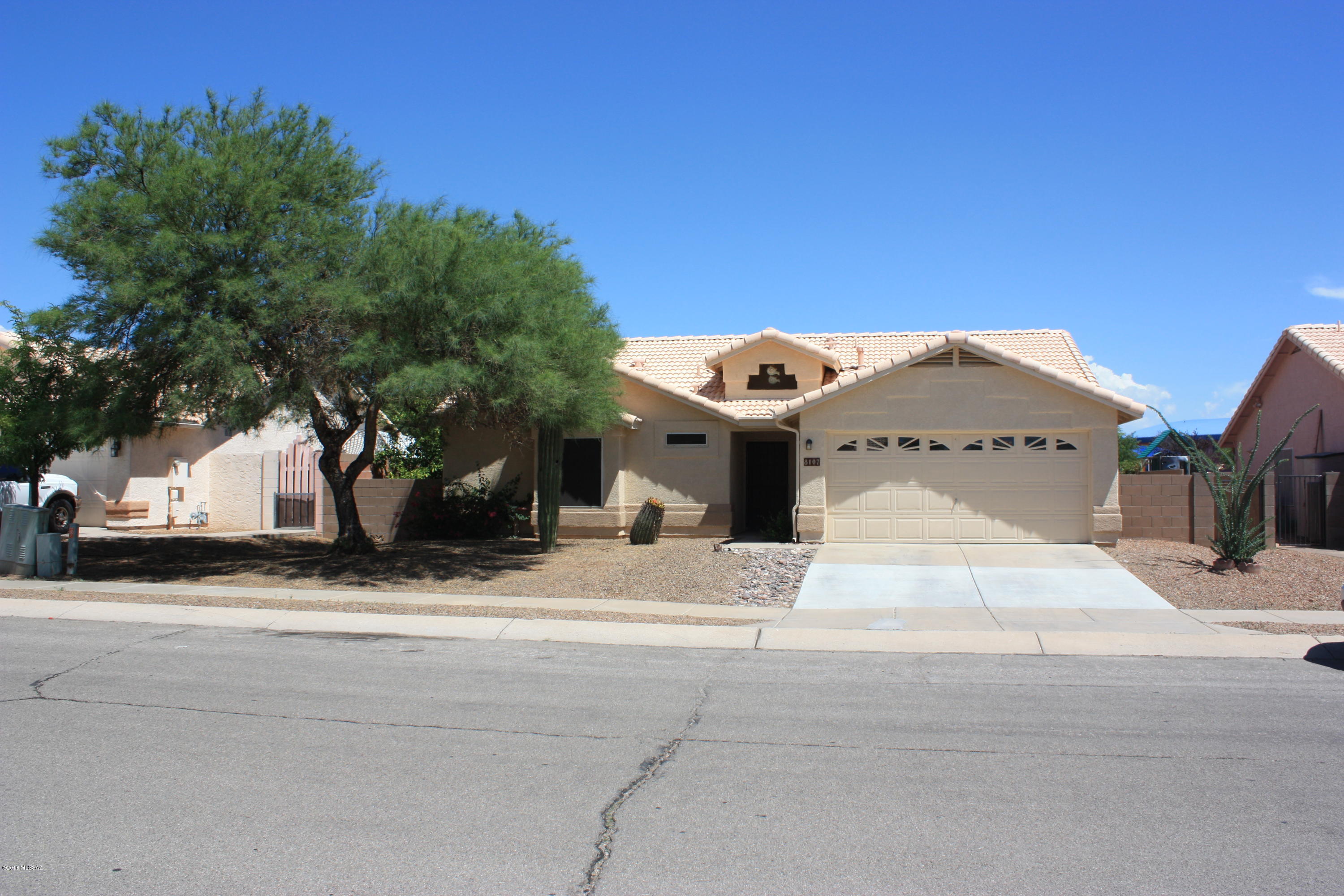 No poly pipes! Tastefully updated and ready for move-in. SS appliances, granite tile counters in kitchen and baths, updated carpet, tile, and laminate flooring. Spacious extra bedrooms with walk-in closets. Finished garage with epoxy floors. .2 acre lot with a large backyard. An incredible value in Rita for under $200k.