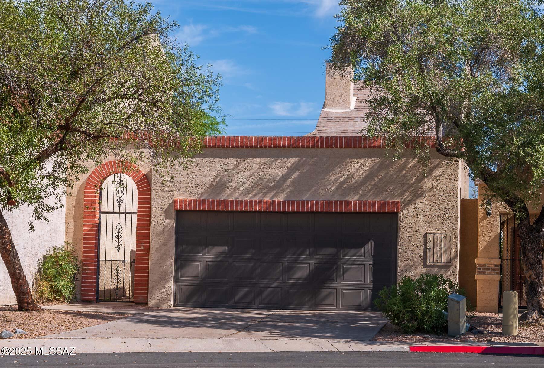 Casa Gallego (1-76) - Residential