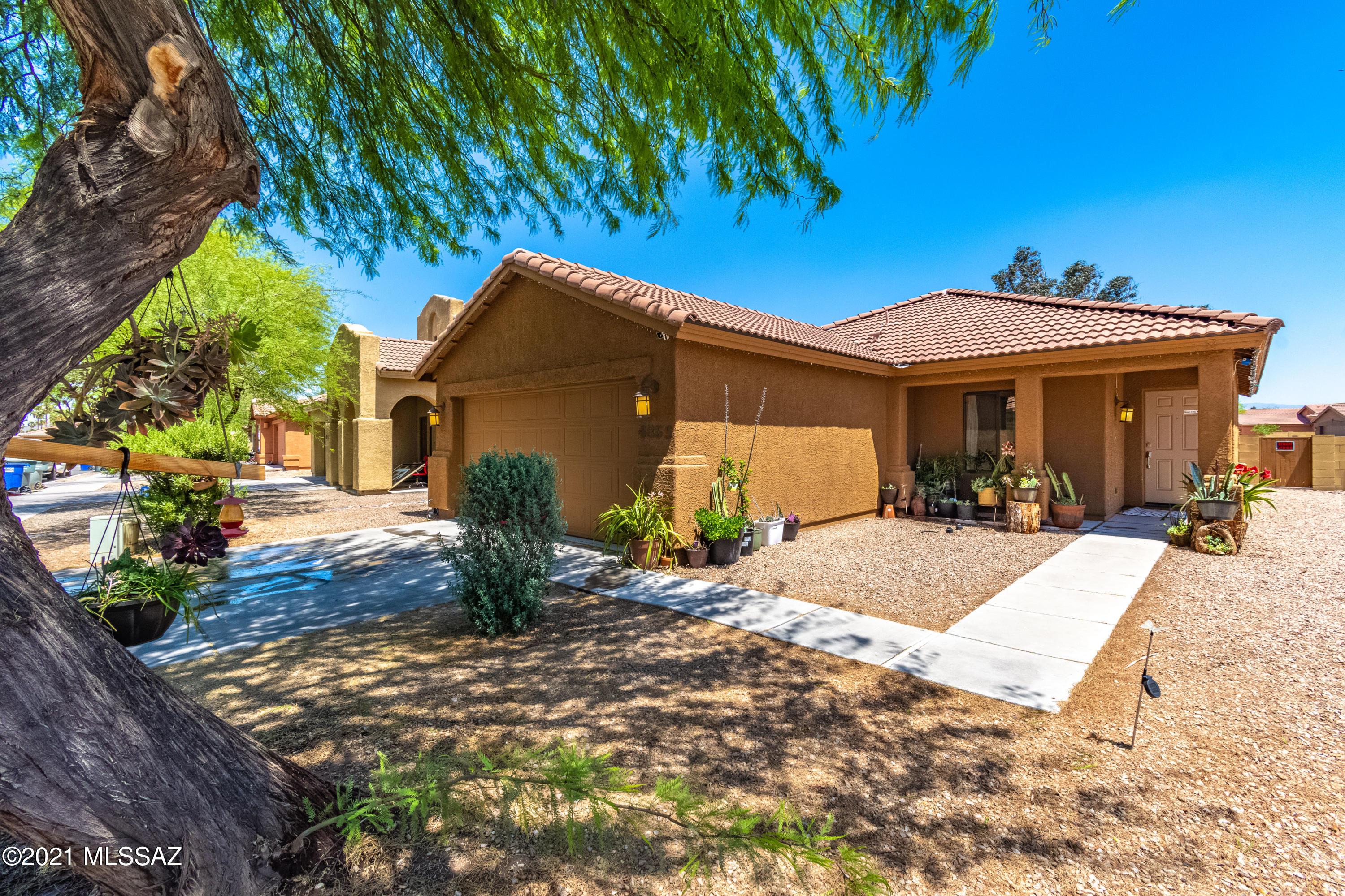 Enter into your very own desert oasis, Nestled in a large corner lot, you will walk
into the front door to meet with the aesthetically desirable arches throughout the
interior of home. Open floor plan to allow the home to flow marvelously from the
kitchen to the living area. The home has 4 bedrooms, 2 baths that easily accommodates a
larger family. Incrusted on the ceilings you find pre Wired surround sound speakers
that add a great tough to your entertainment system. This beautiful home features tile
all through out the home.