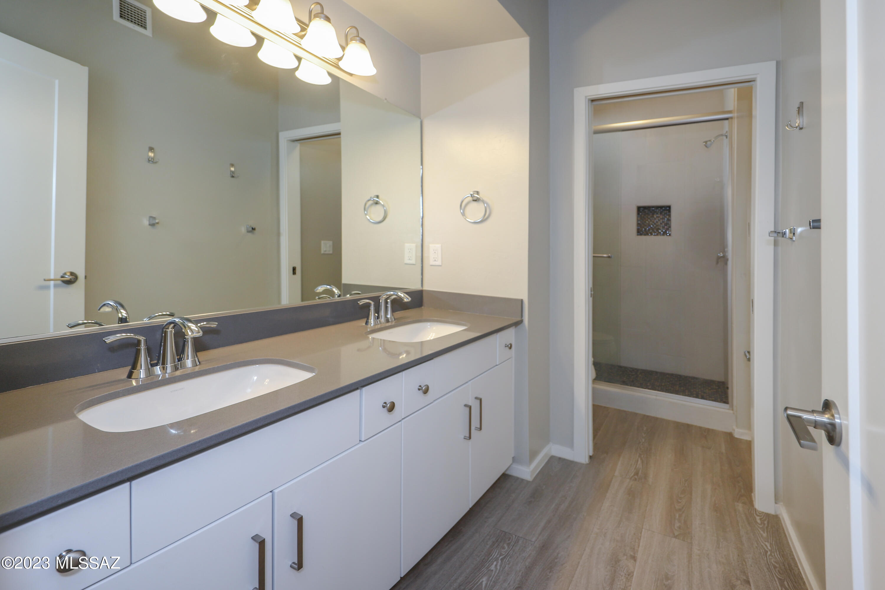 Park Modern SQ20171350679 - Residential