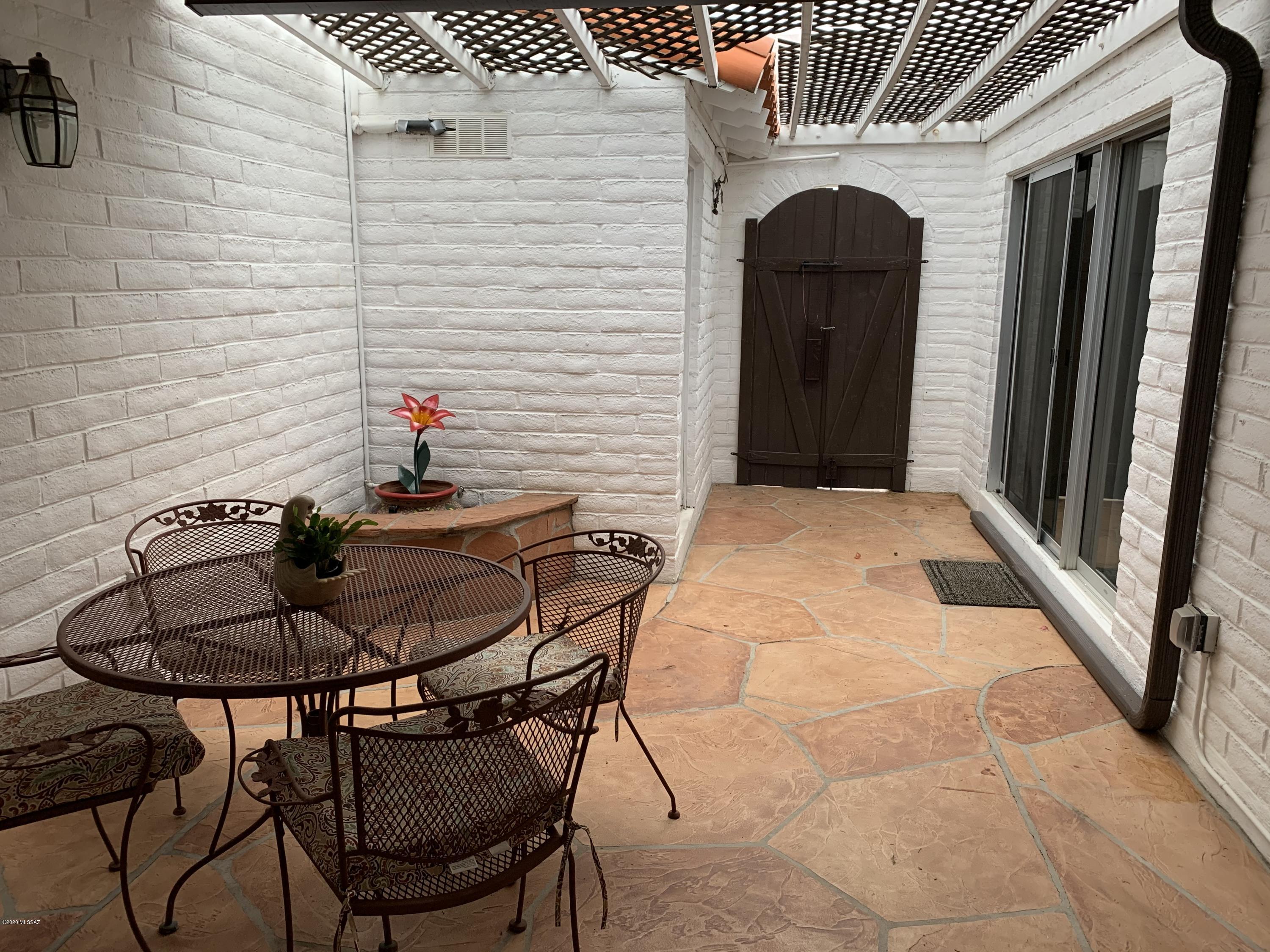 Las Lomitas (1) - Residential