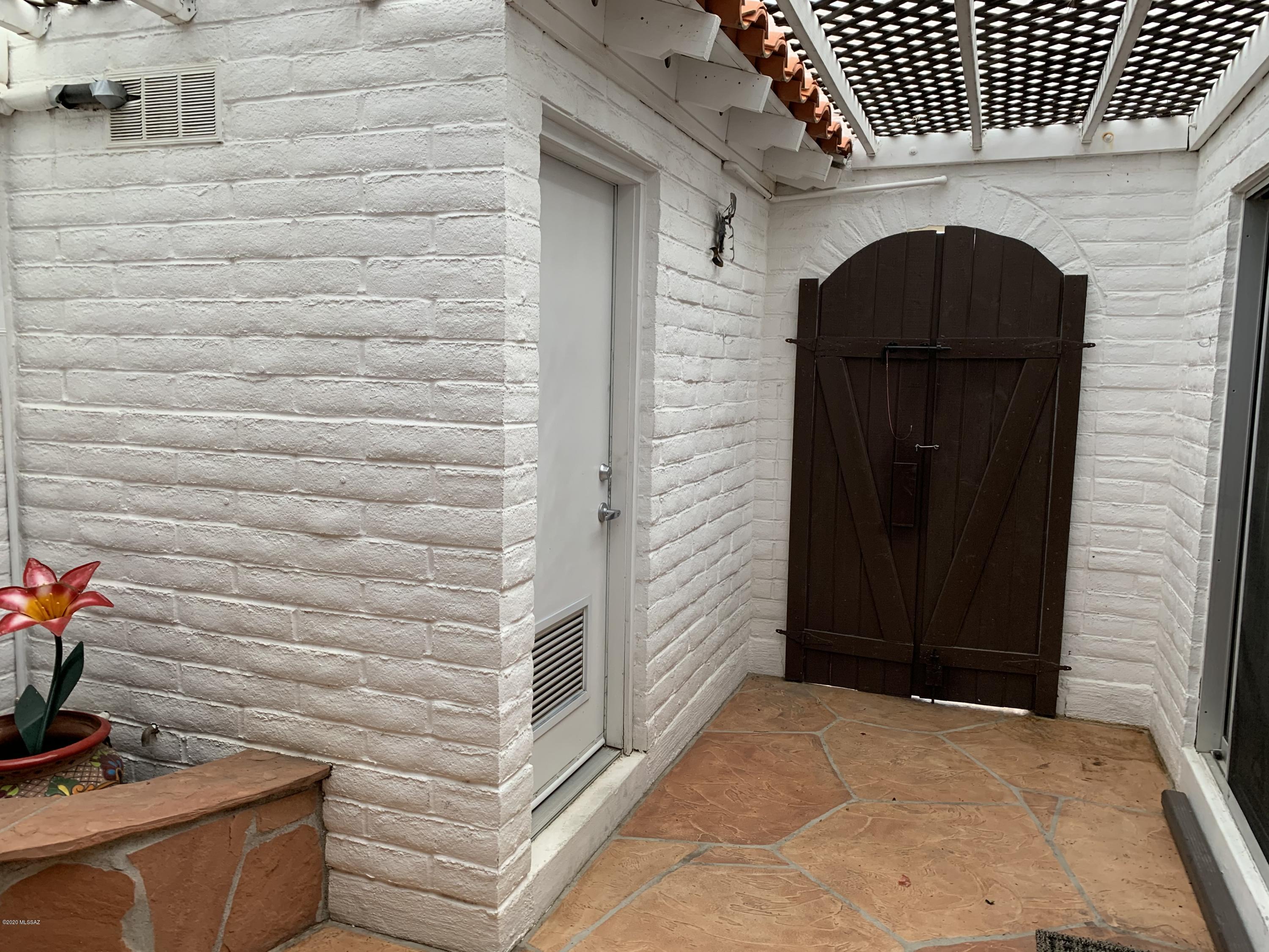 Las Lomitas (1) - Residential