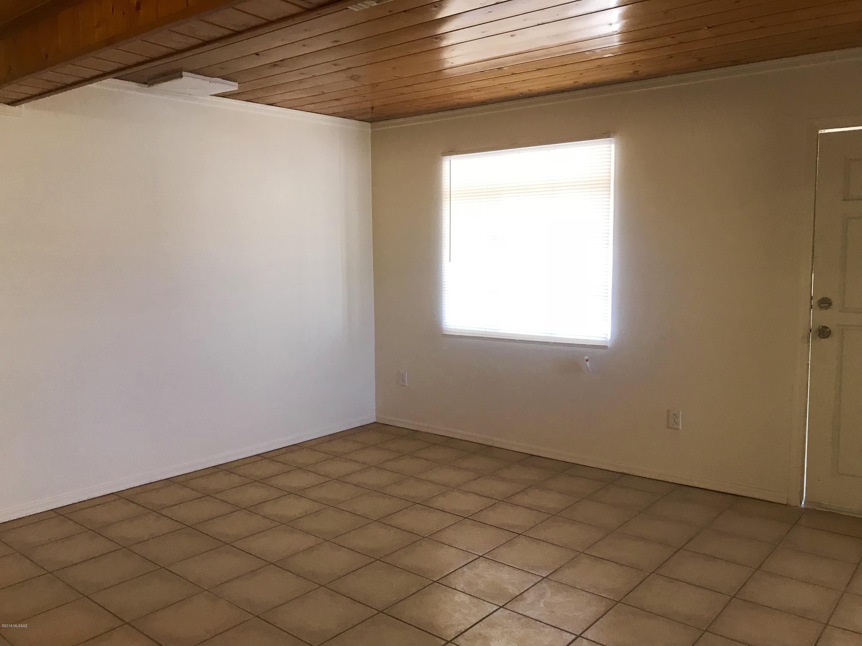 Los Ranchitos - Residential