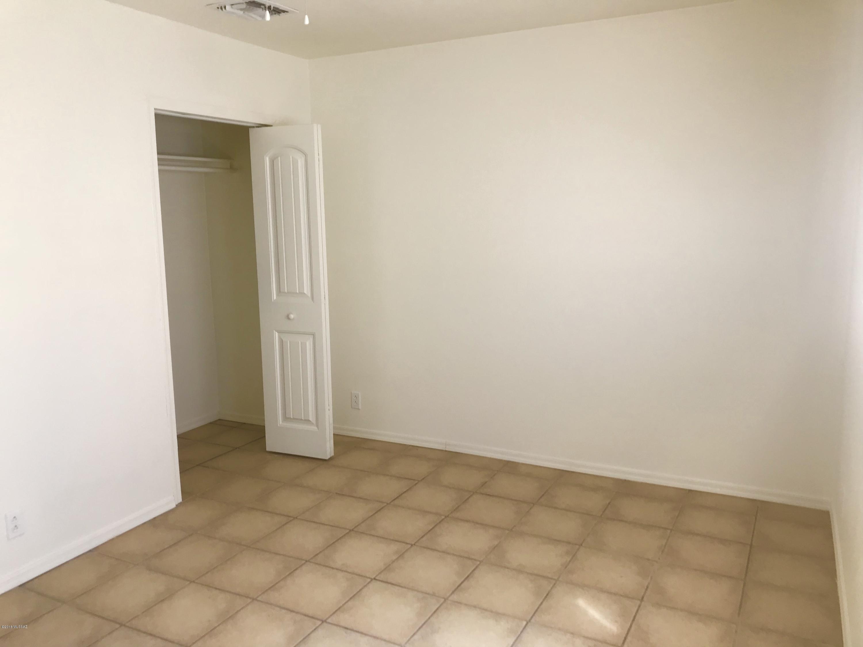 Los Ranchitos - Residential