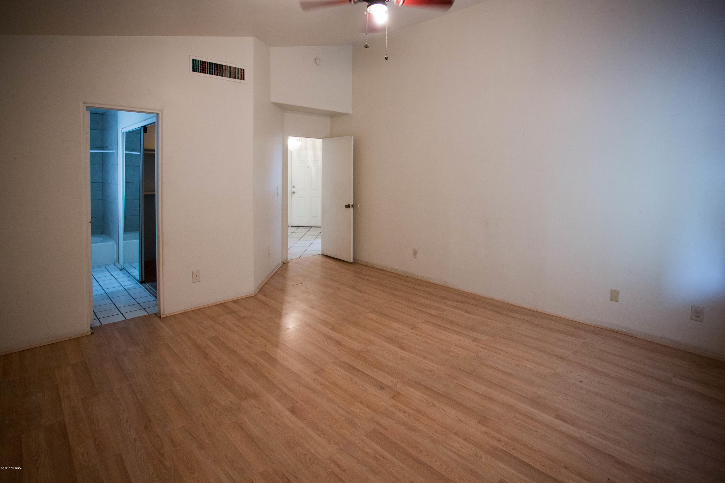 Los Olivos Est I (1-24) - Residential