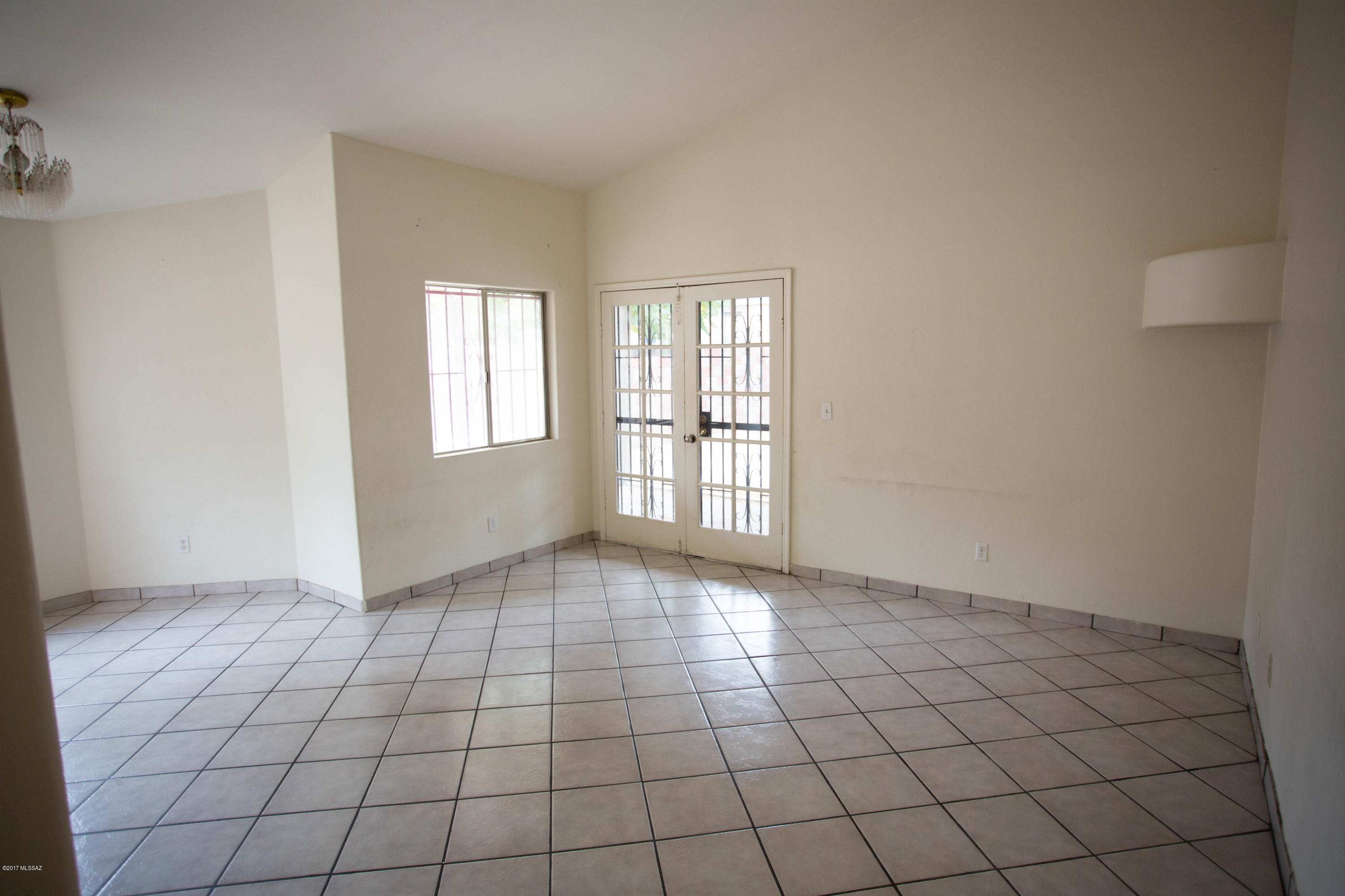Los Olivos Est I (1-24) - Residential