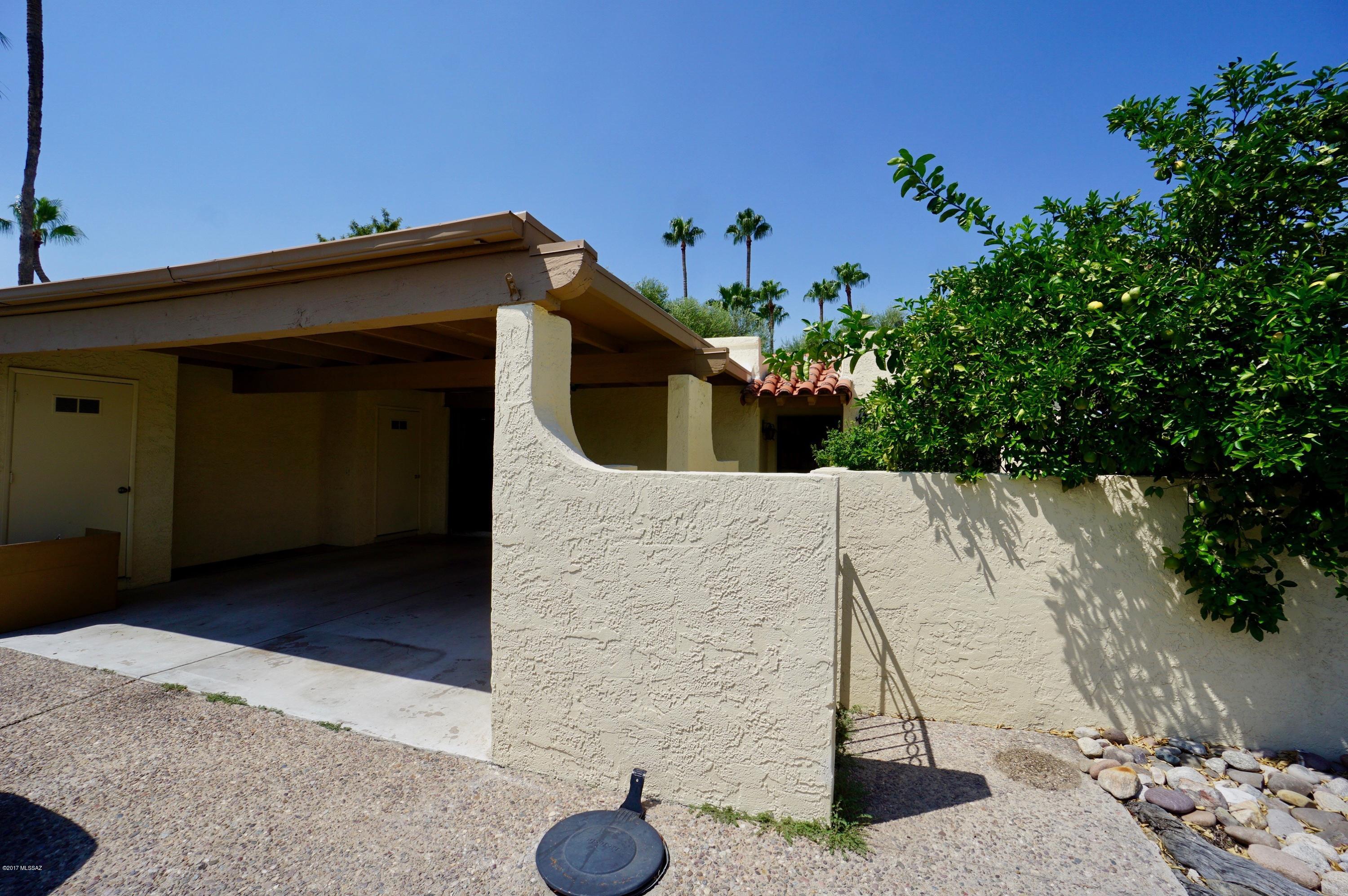 Las Primeras Lomas (1-76) - Residential