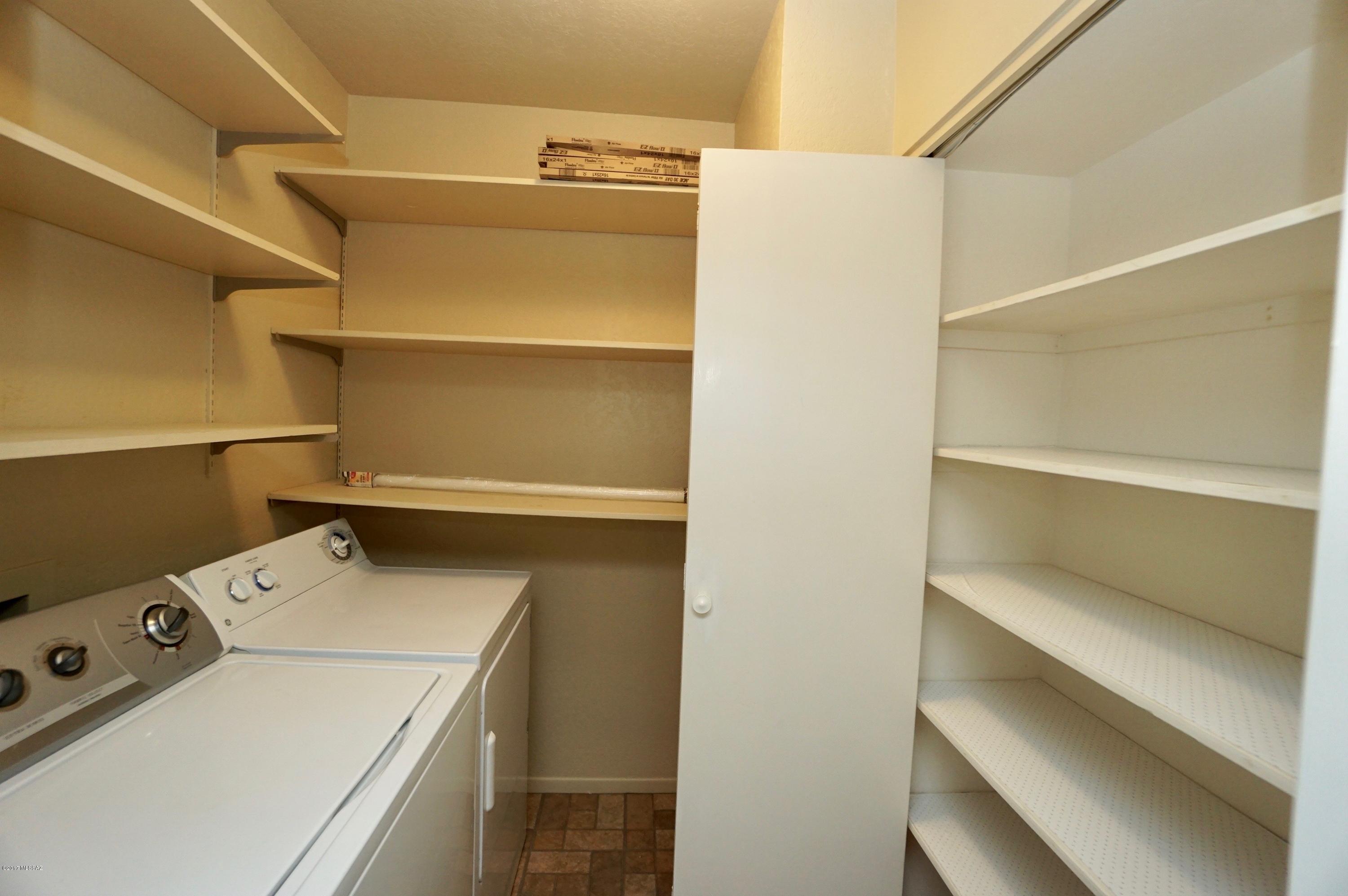 Las Primeras Lomas (1-76) - Residential