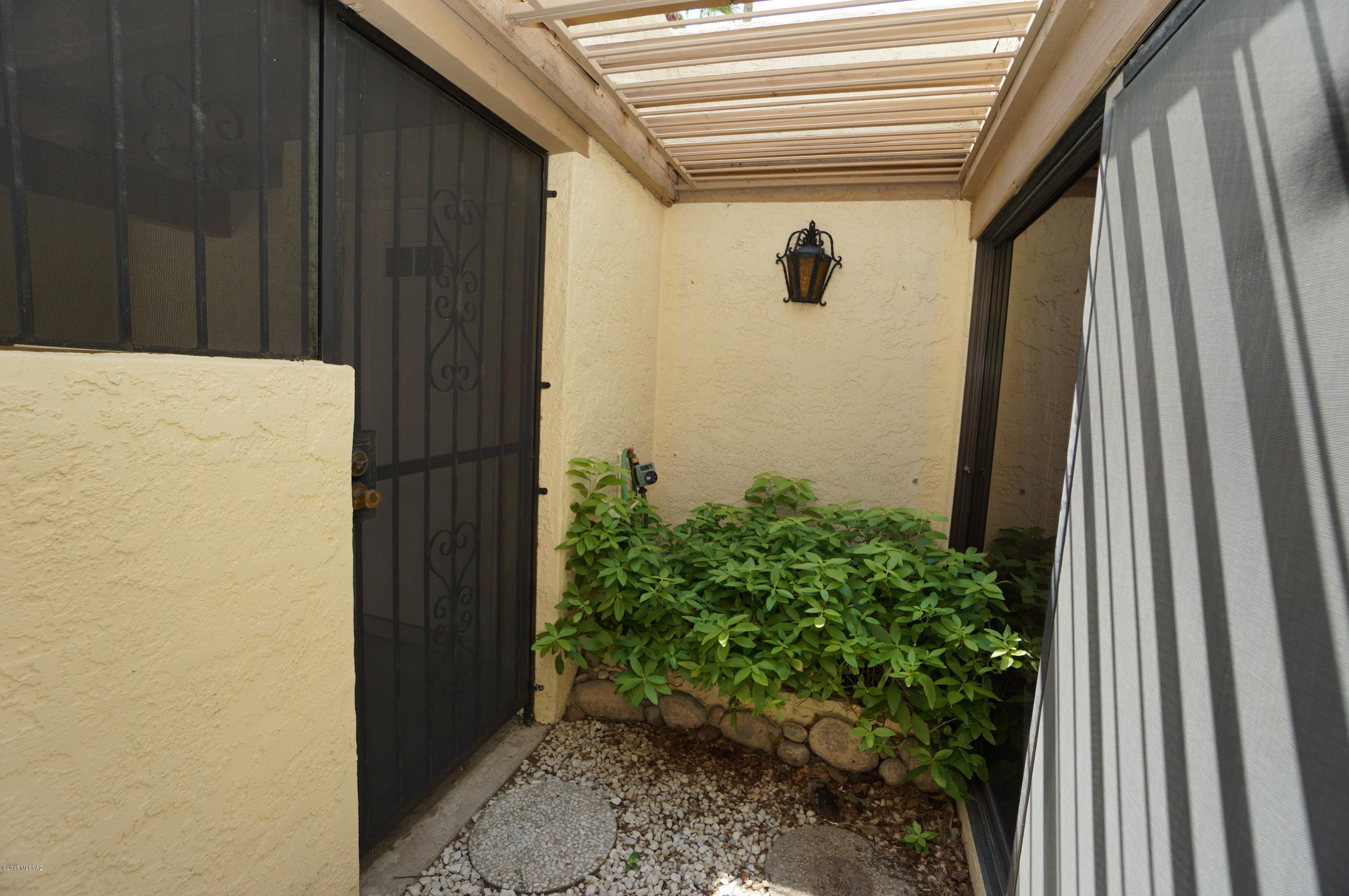 Las Primeras Lomas (1-76) - Residential