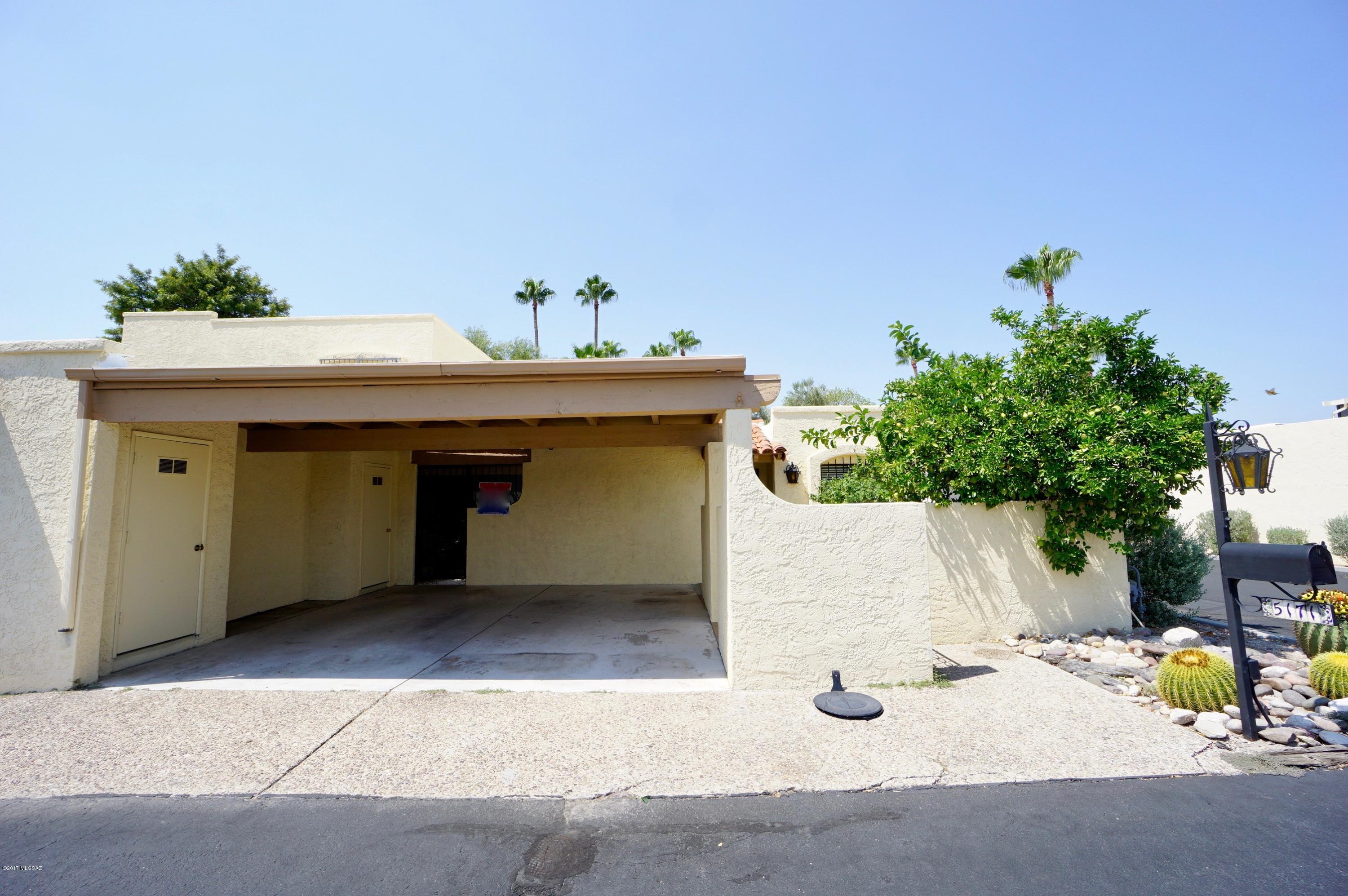 Las Primeras Lomas (1-76) - Residential