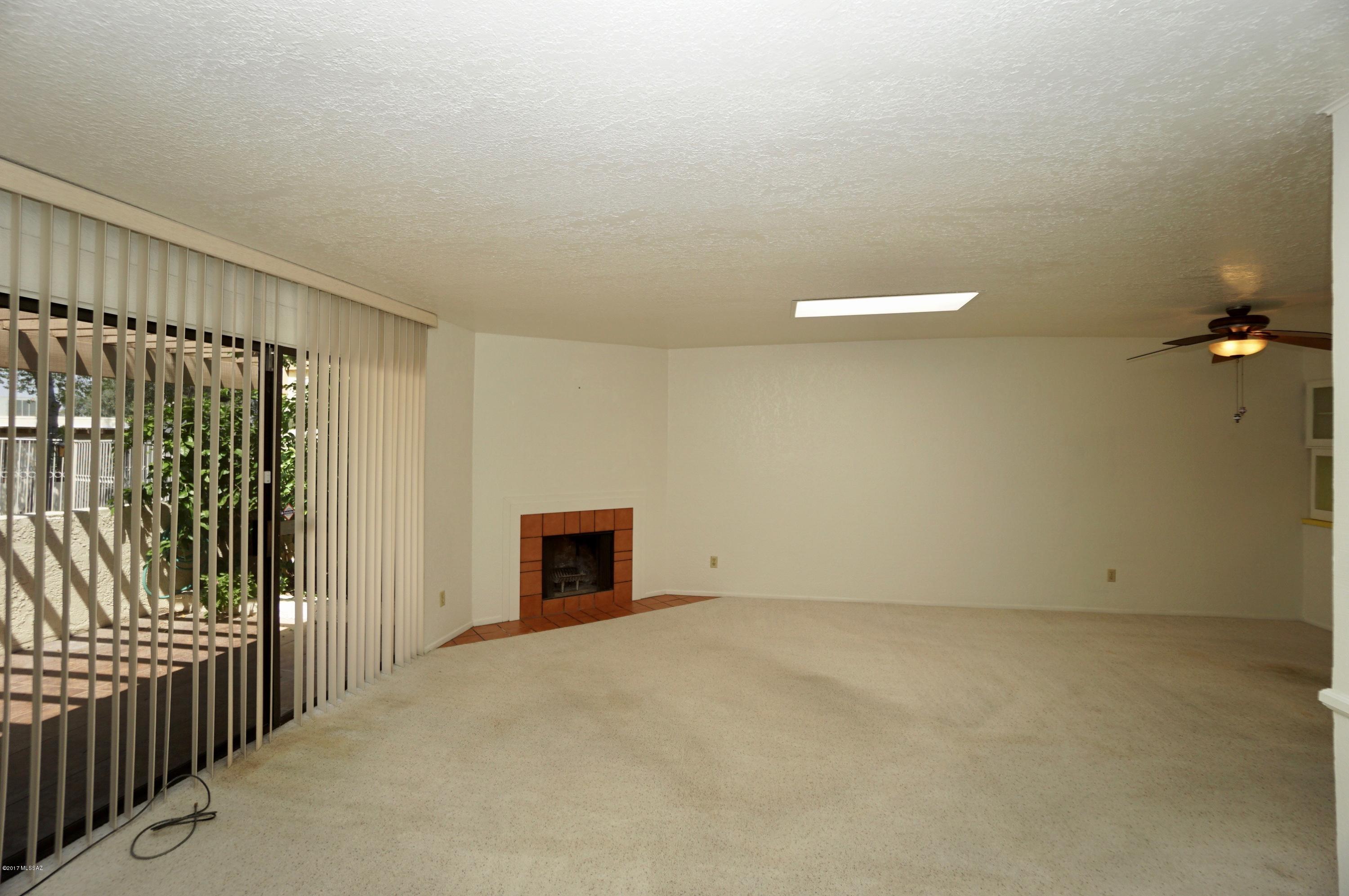 Las Primeras Lomas (1-76) - Residential