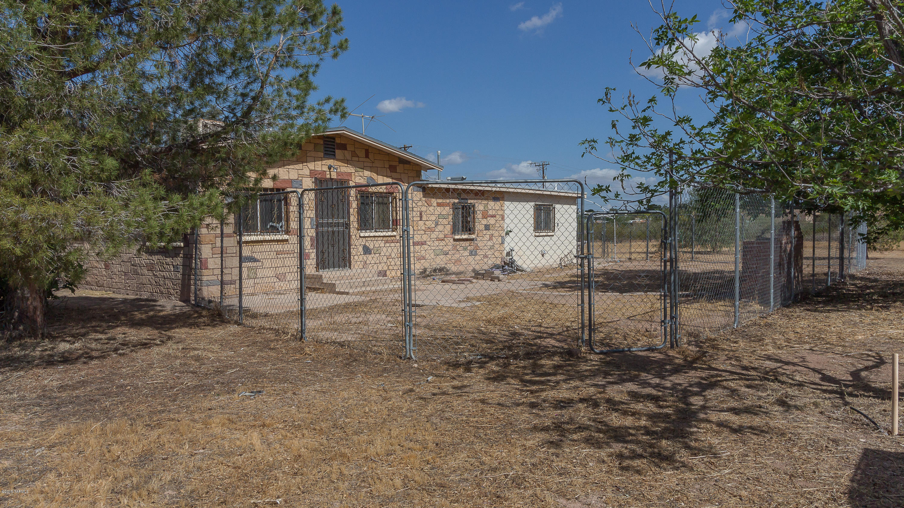 Los Ranchitos - Residential